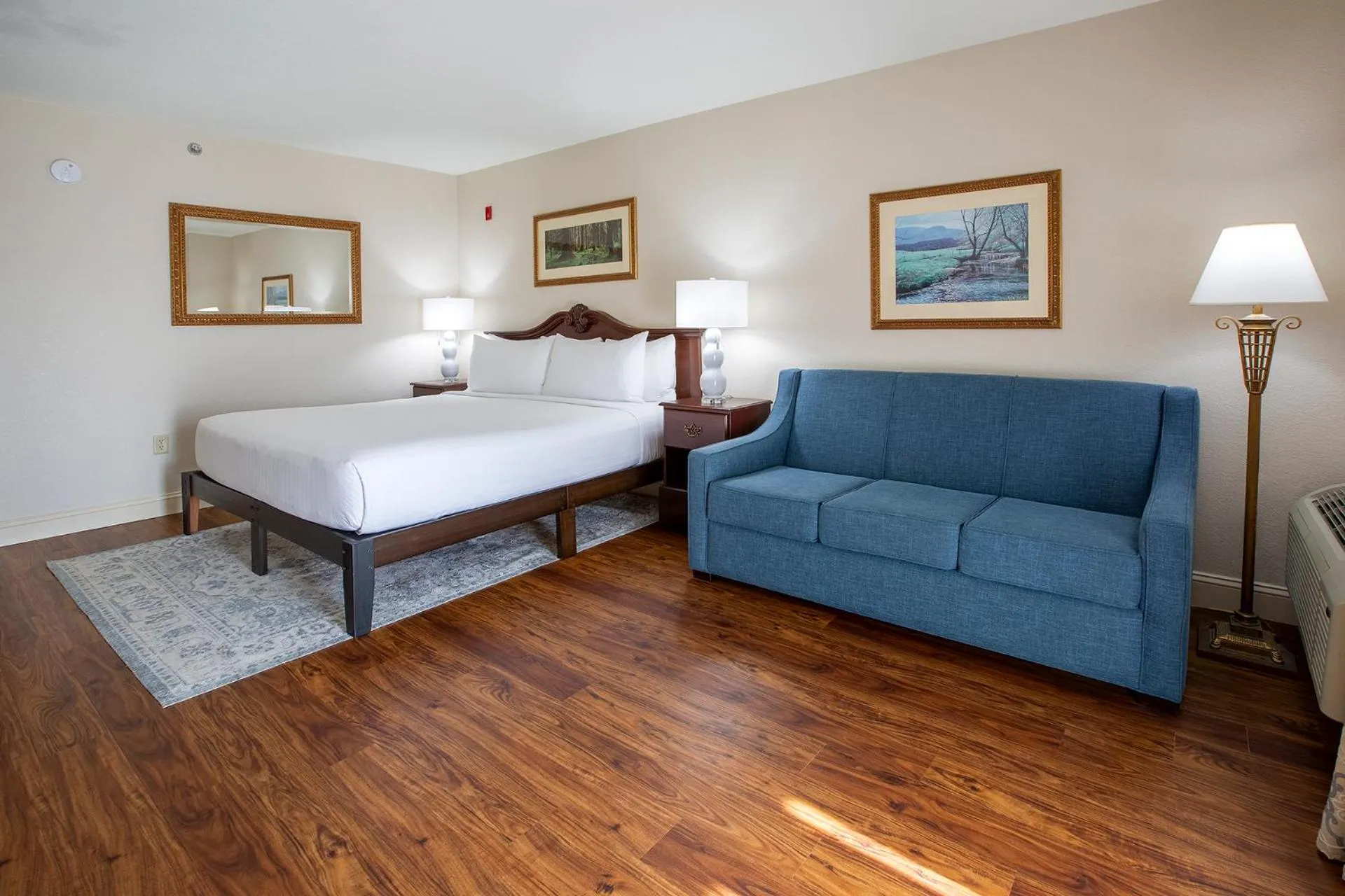 Bed in Music Road Resort Hotel and Inn