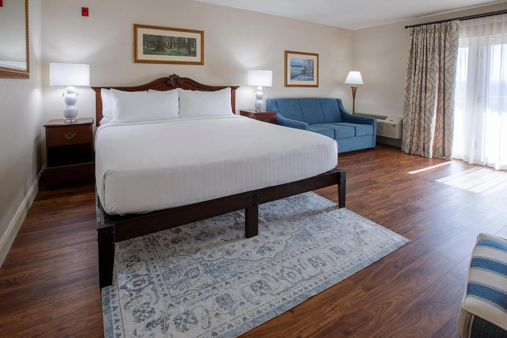 Bed in Music Road Resort Hotel and Inn