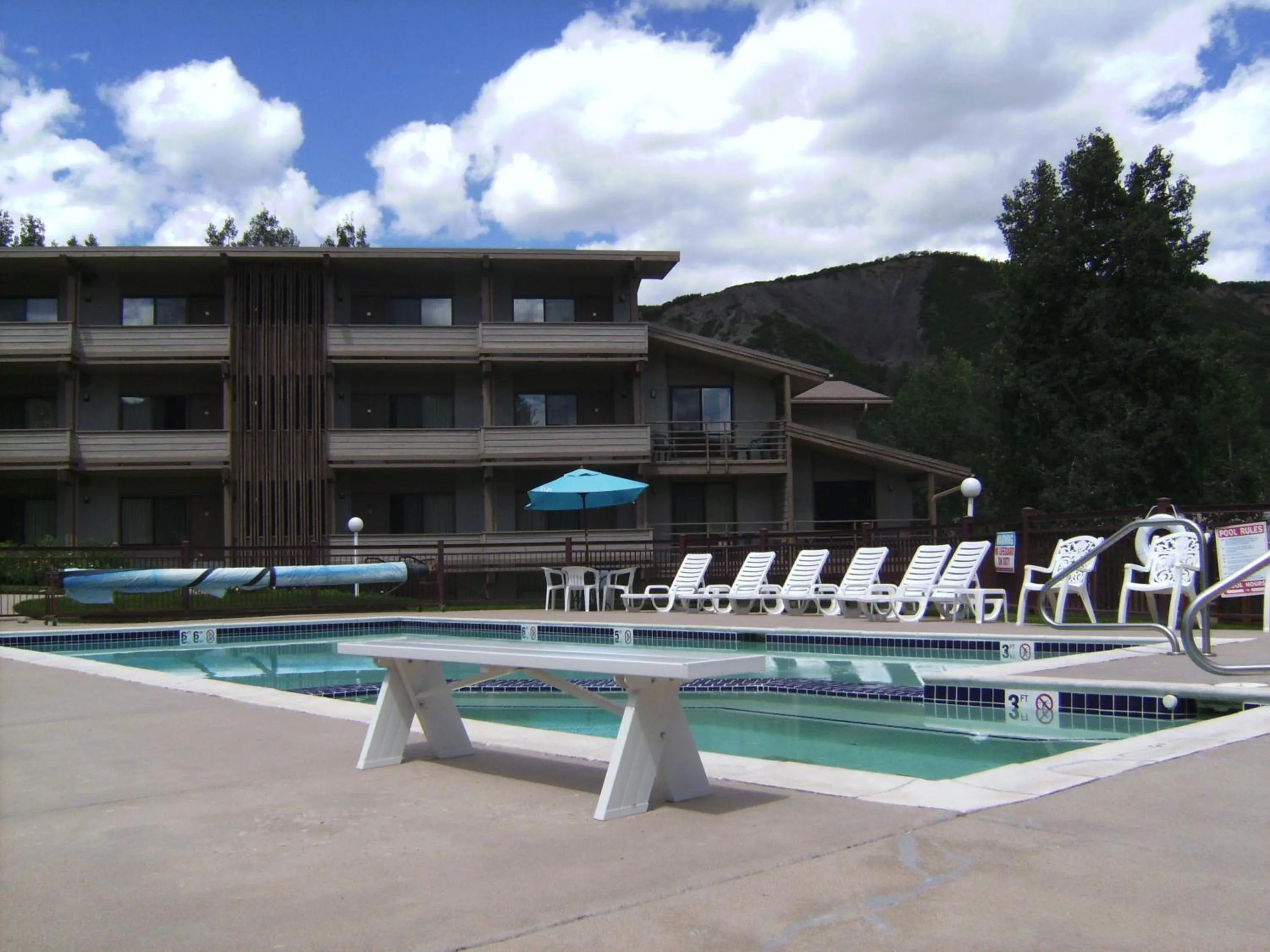 Swimming pool in Pokolodi Lodge