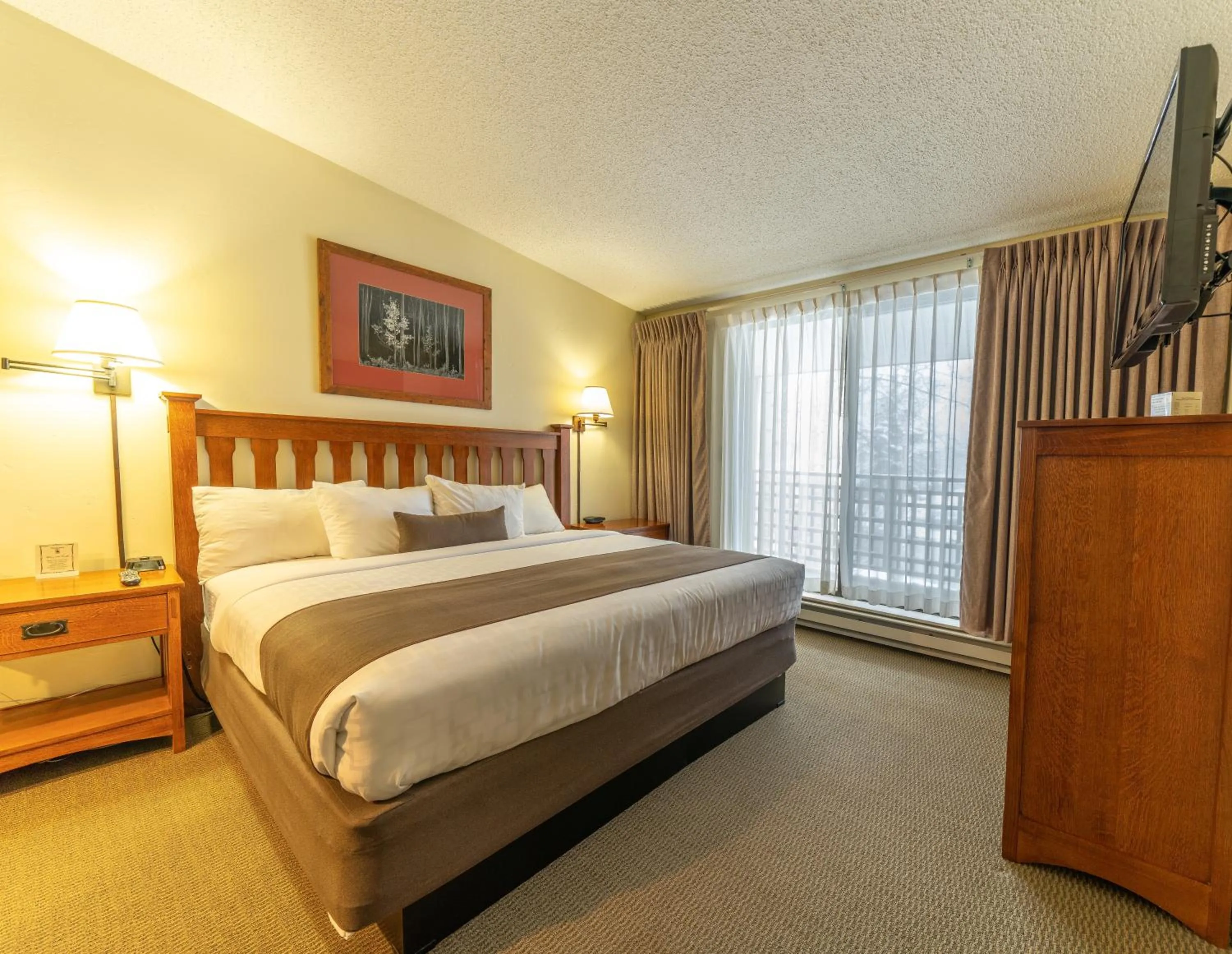 Bed in Pokolodi Lodge