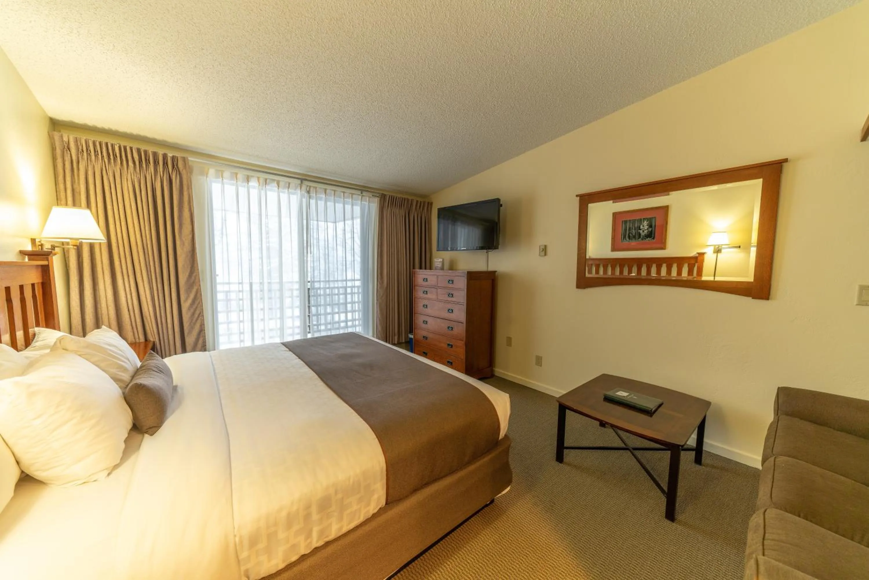 Bed in Pokolodi Lodge