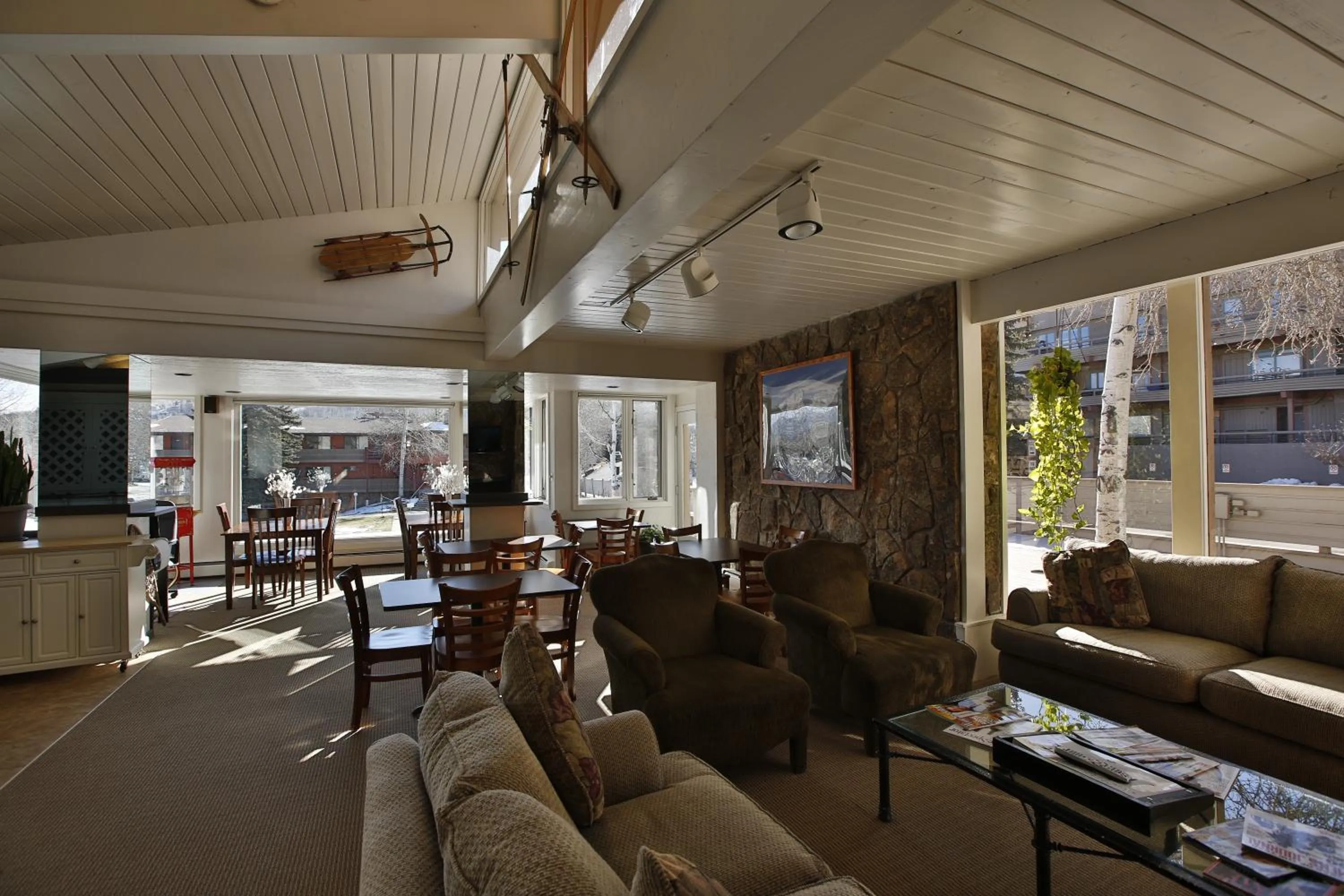 Communal lounge/ TV room in Pokolodi Lodge