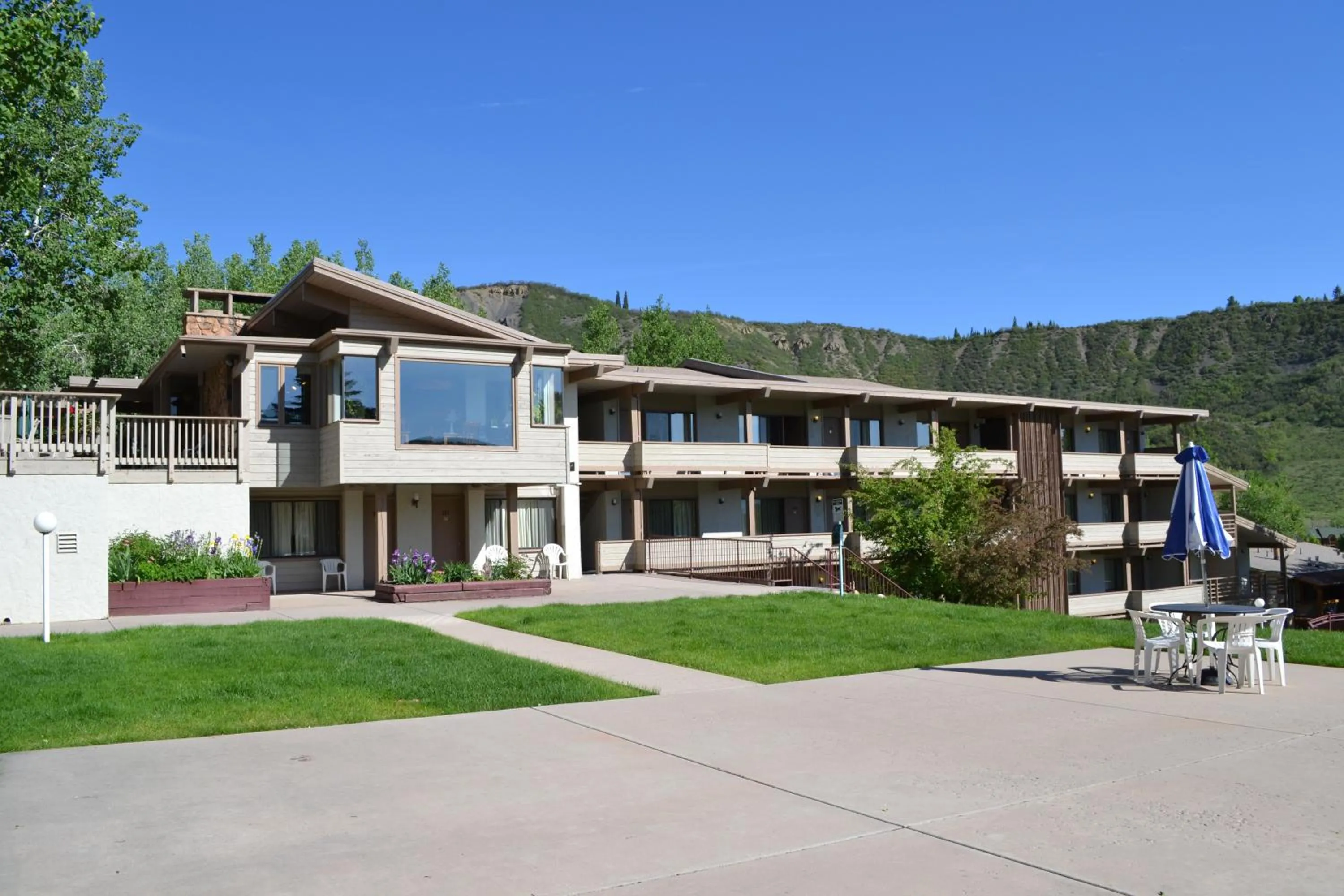 Property building in Pokolodi Lodge