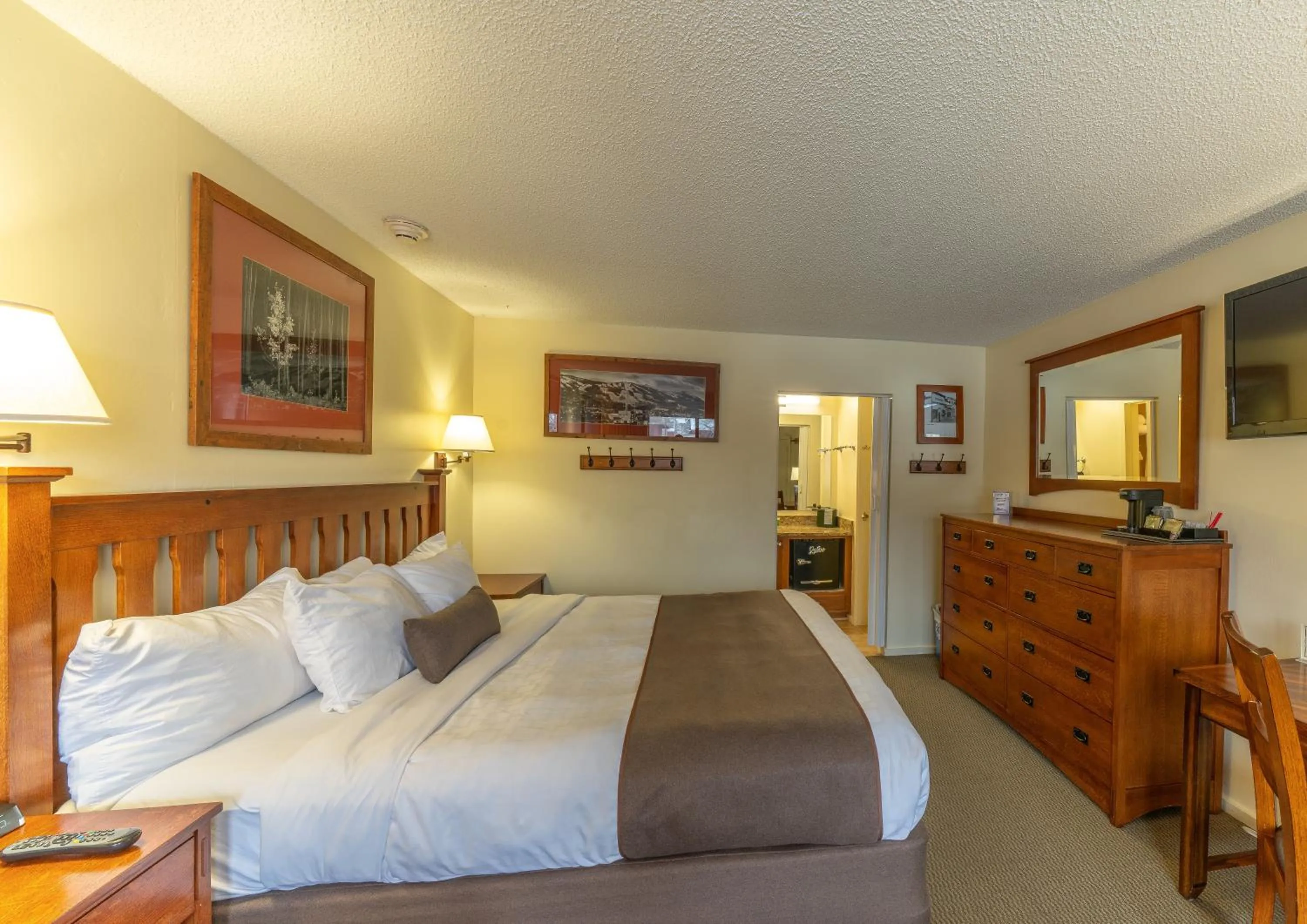 Bed in Pokolodi Lodge