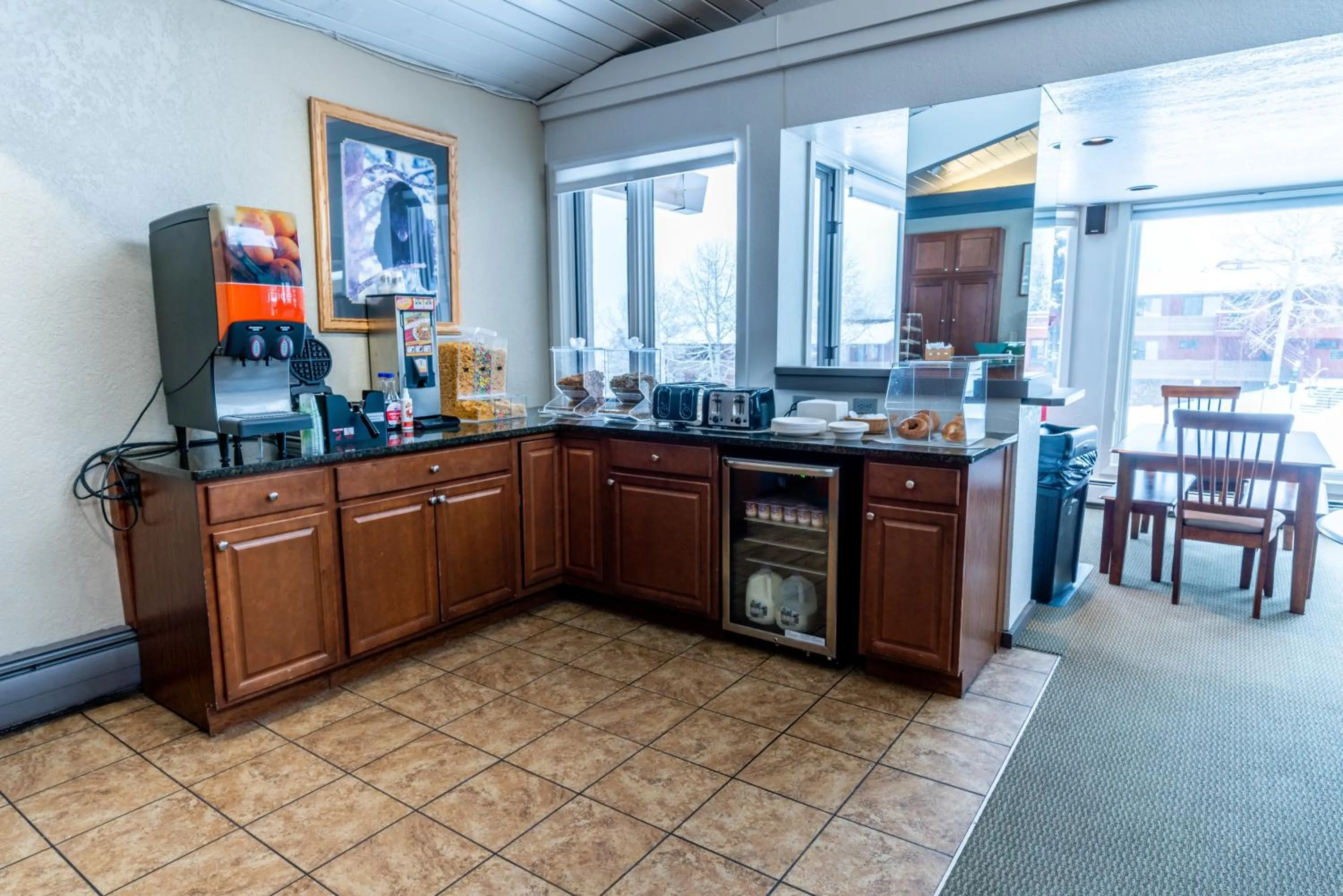 Breakfast in Pokolodi Lodge