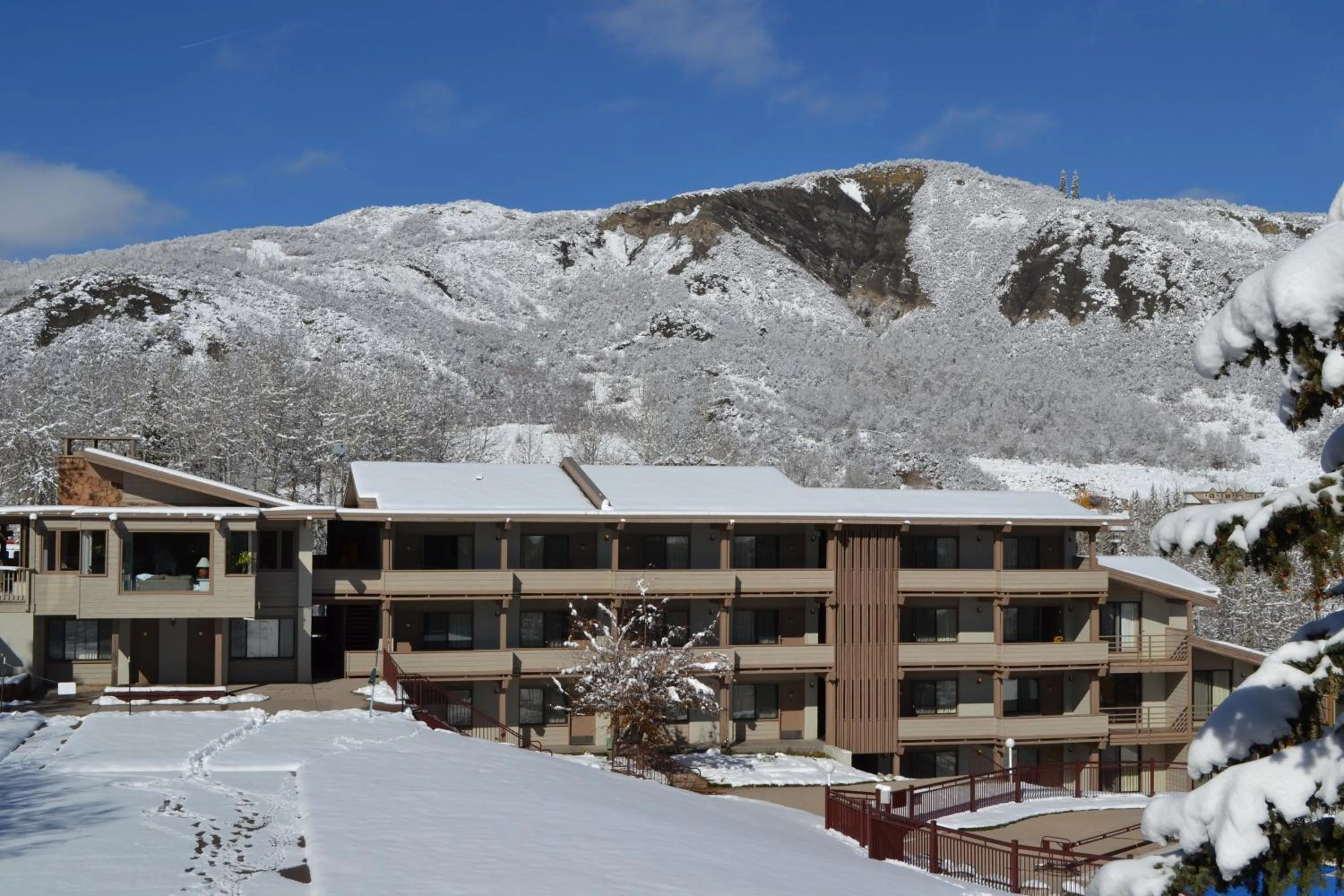 Property building in Pokolodi Lodge