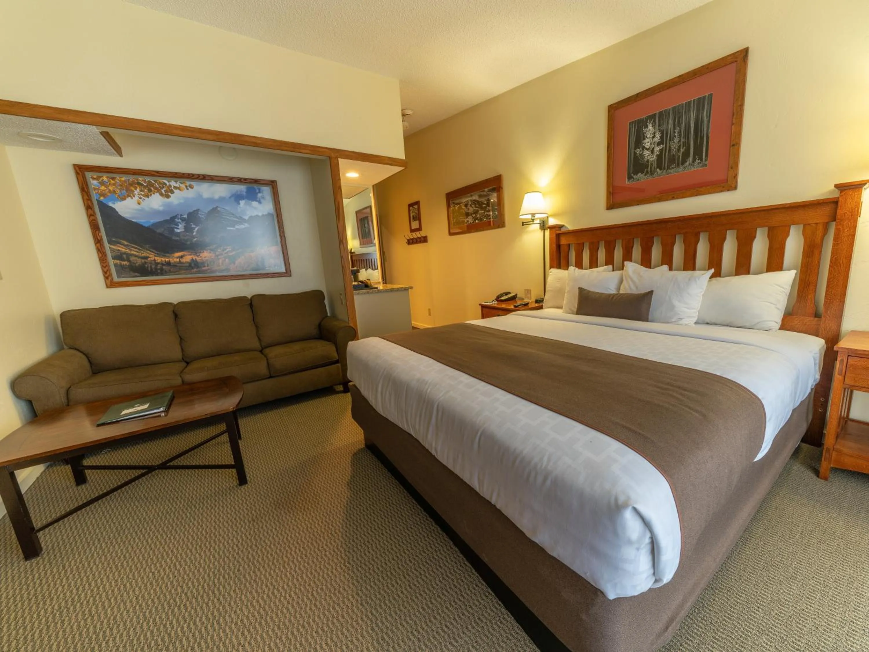 Bed in Pokolodi Lodge