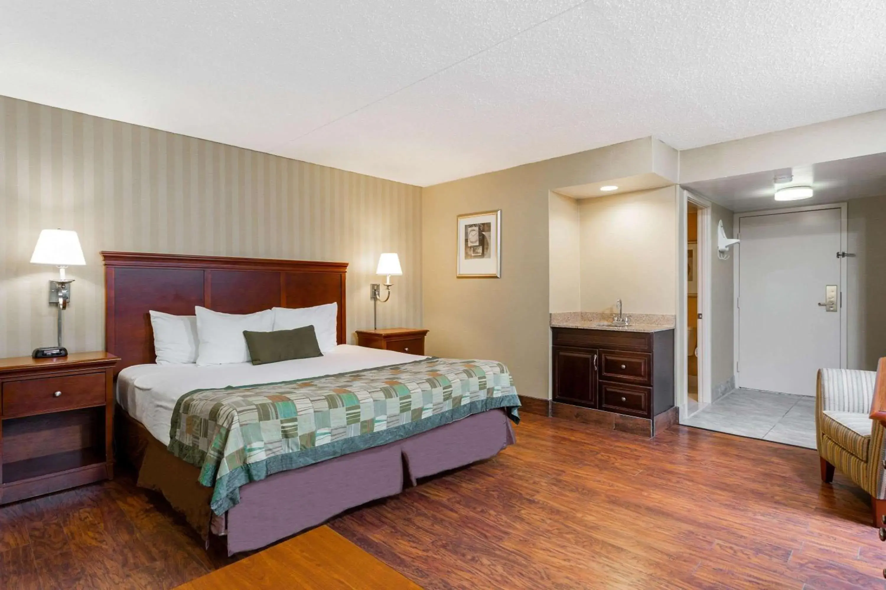 Photo of the whole room, Bed in Days Inn by Wyndham Westminster Photo of the whole room, Bed in Days Inn by Wyndham Westminster