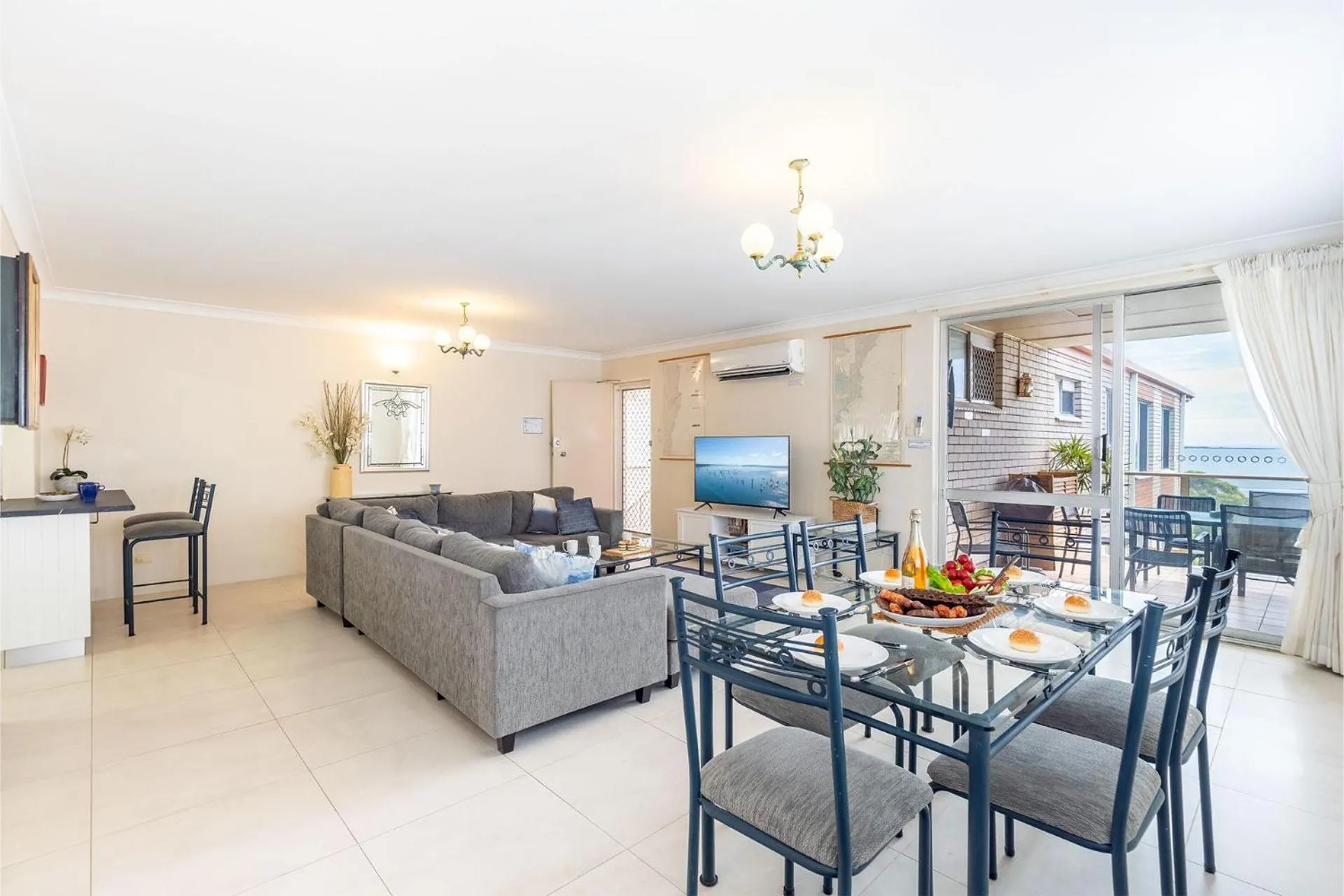 Laman Lodge, 6,15 Laman Street - Air Conditioned unit with spectacular views and free Wi-Fi