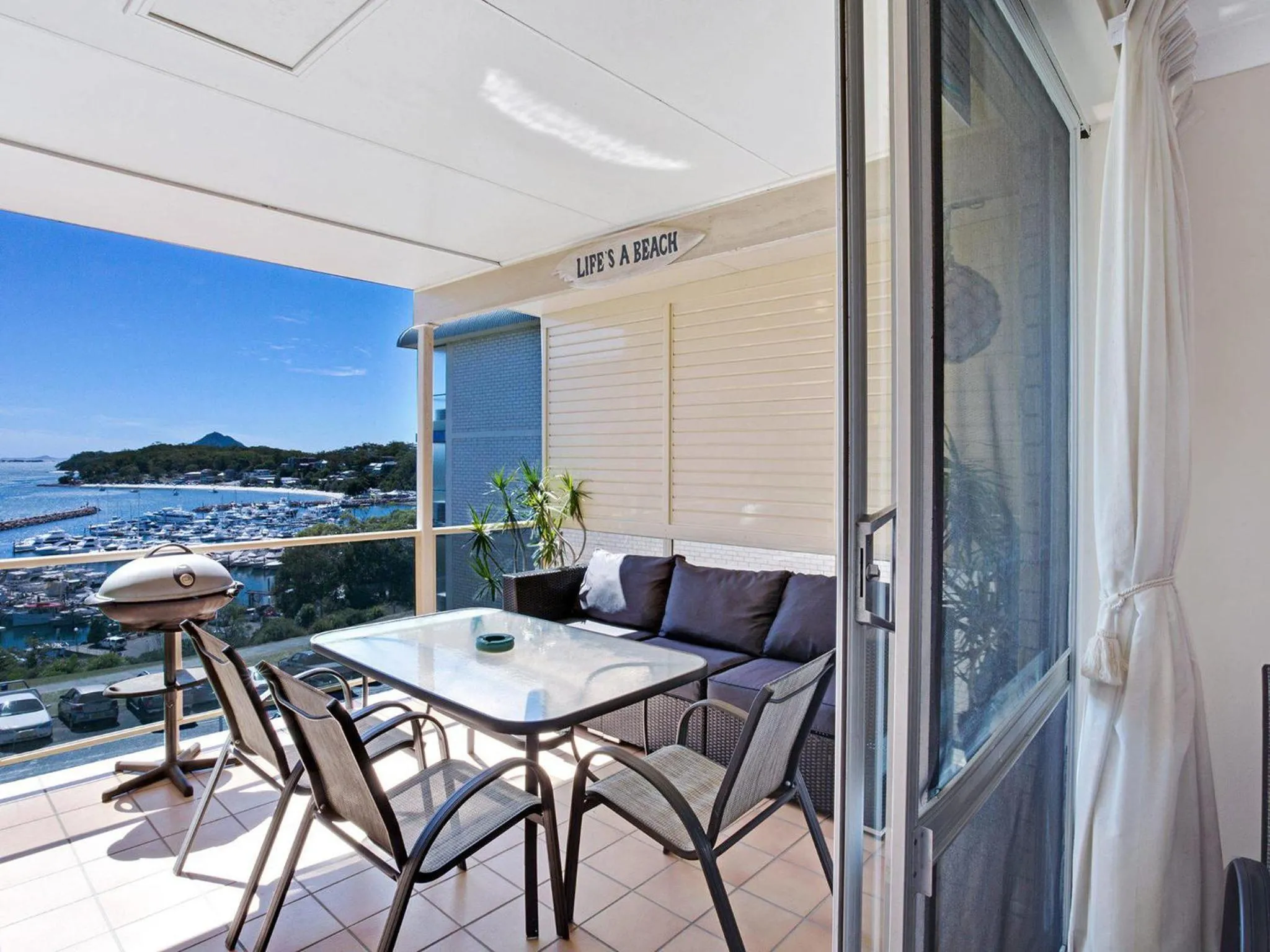 Laman Lodge, 6,15 Laman Street - Air Conditioned unit with spectacular views and free Wi-Fi