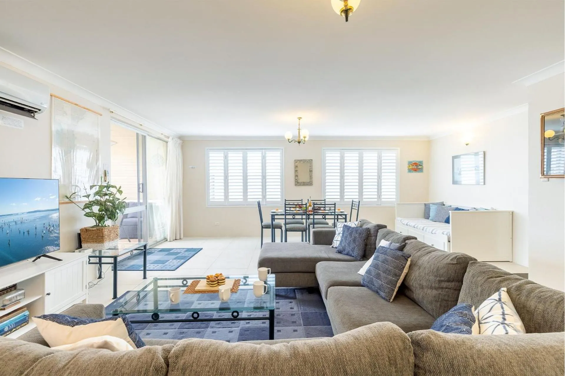 Laman Lodge, 6,15 Laman Street - Air Conditioned unit with spectacular views and free Wi-Fi