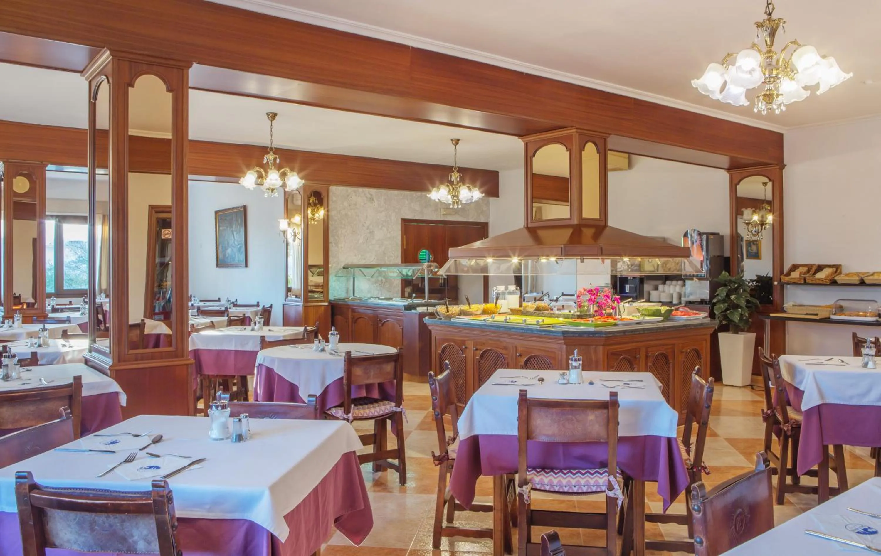 Restaurant/places to eat in Hotel Ses Puntetes