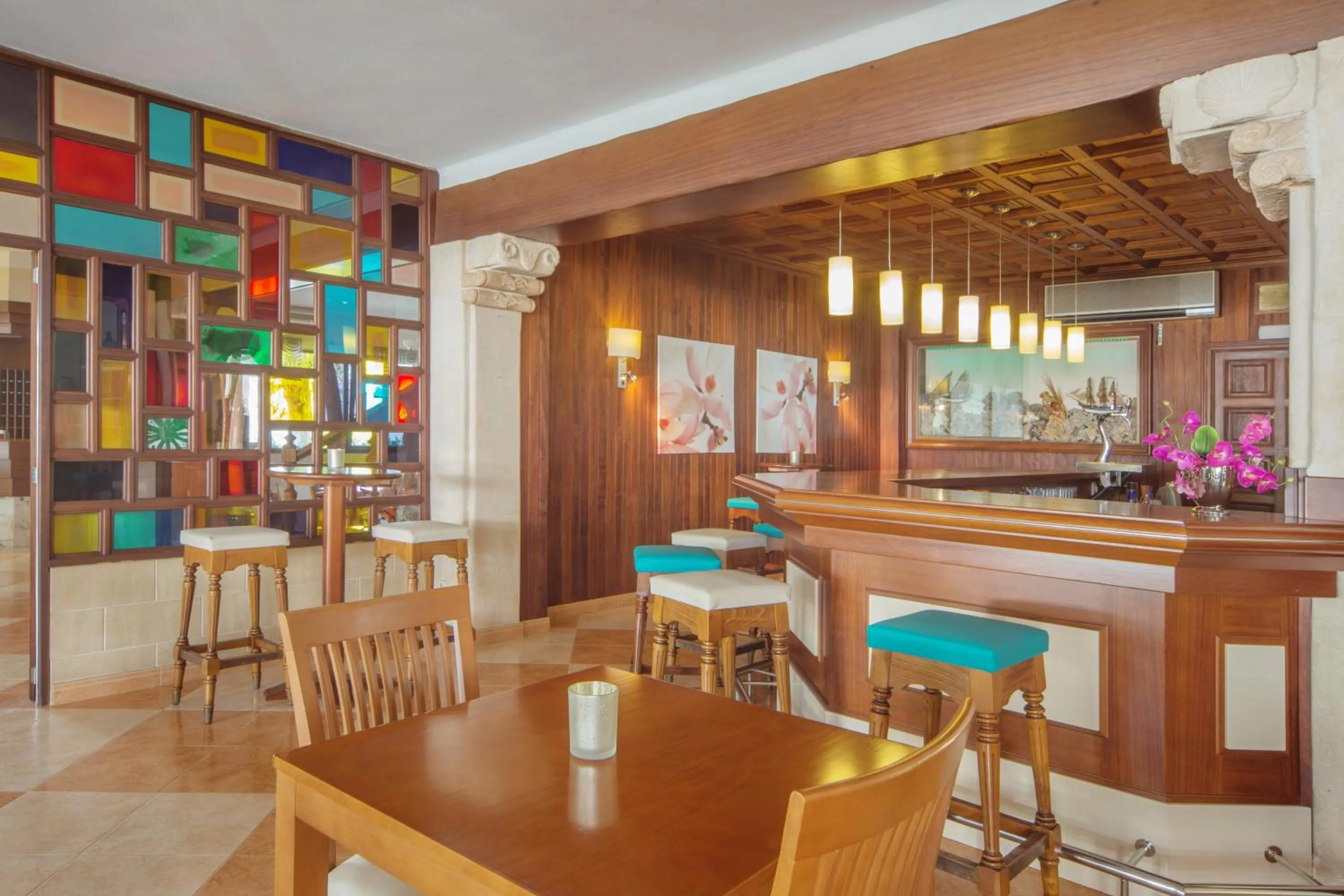 Restaurant/places to eat in Hotel Ses Puntetes