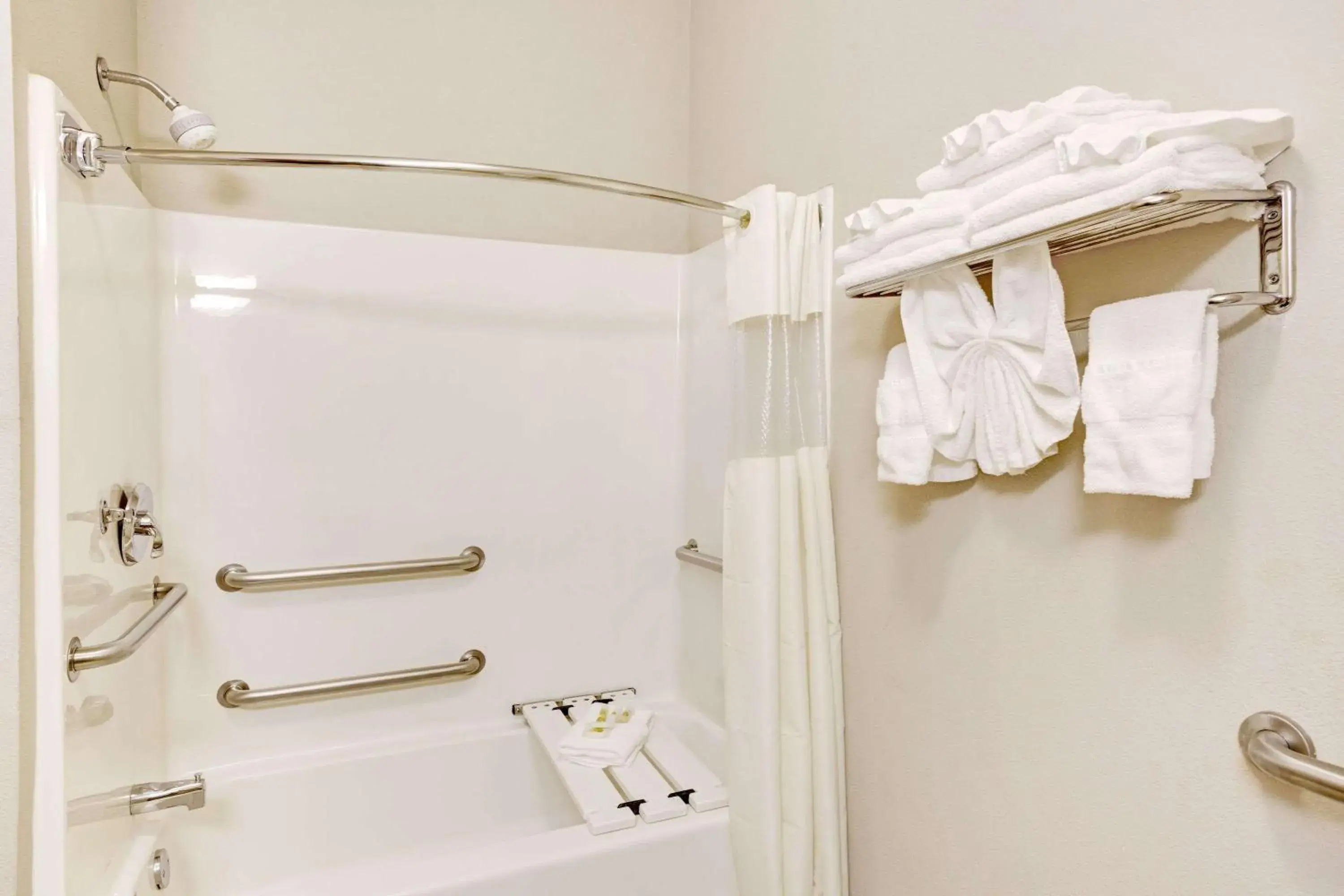 Photo of the whole room in Days Inn & Suites by Wyndham Louisville SW Photo of the whole room in Days Inn & Suites by Wyndham Louisville SW