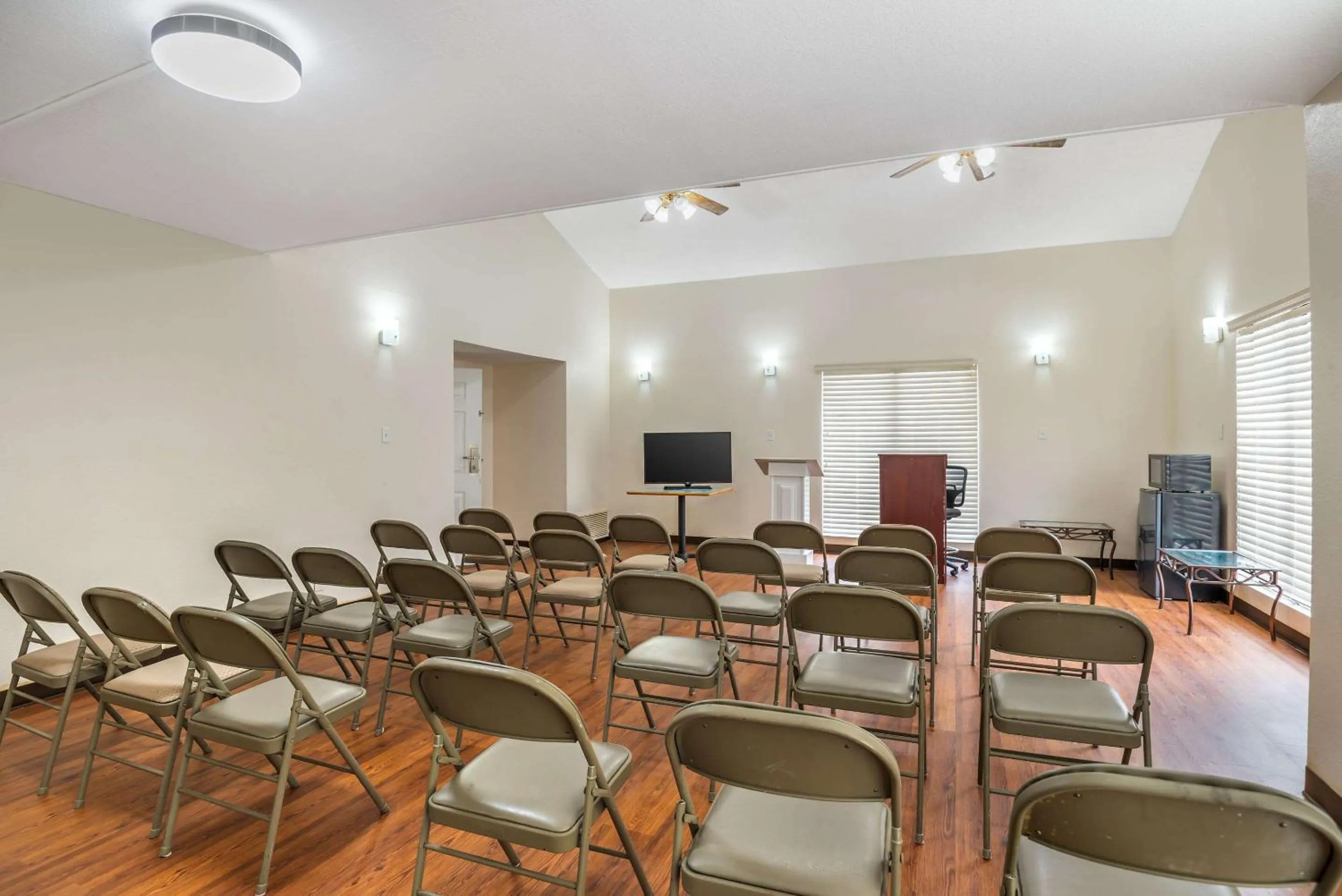 Meeting/conference room in Days Inn by Wyndham Richmond/South