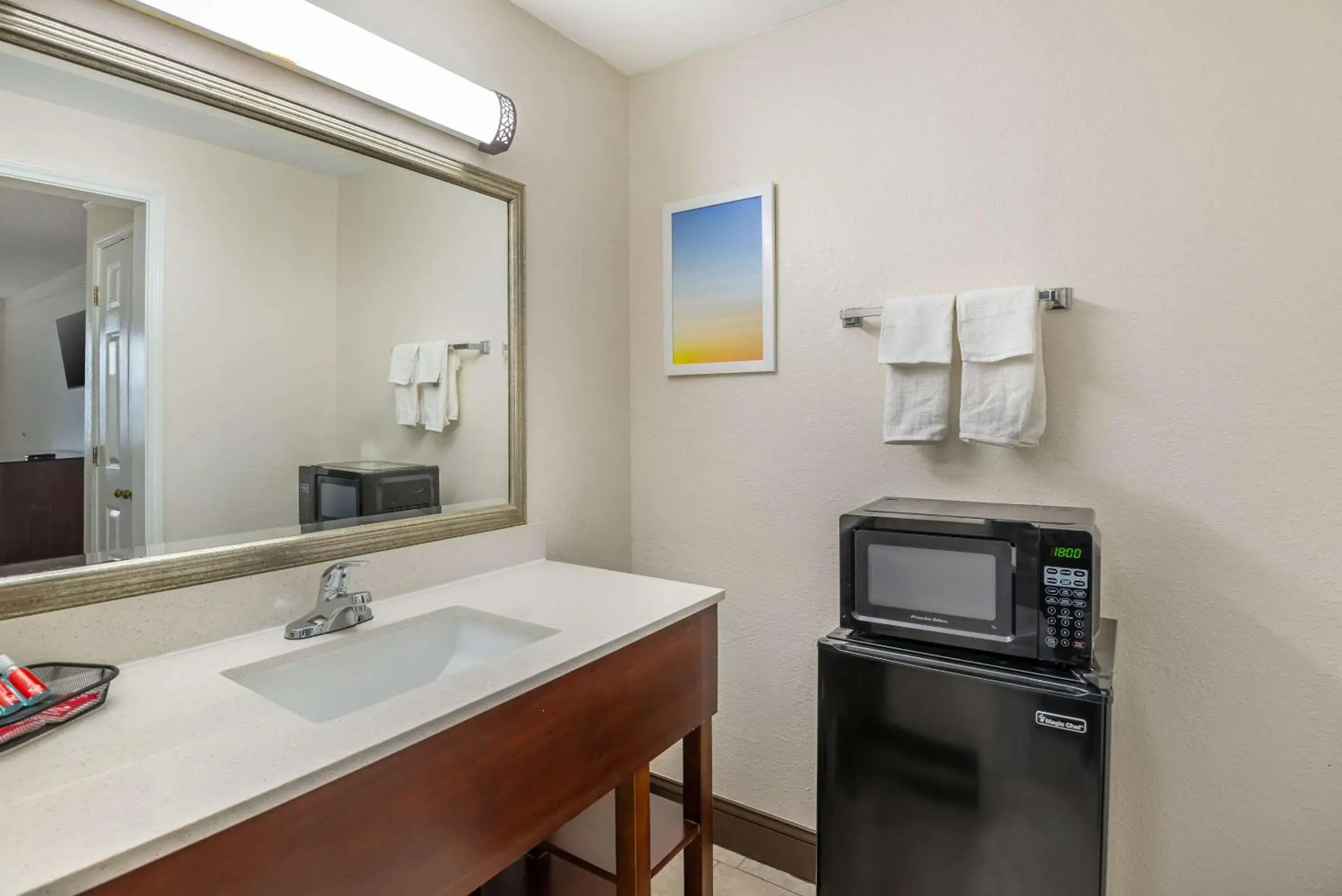 Bedroom in Days Inn by Wyndham Richmond/South Bedroom in Days Inn by Wyndham Richmond/South