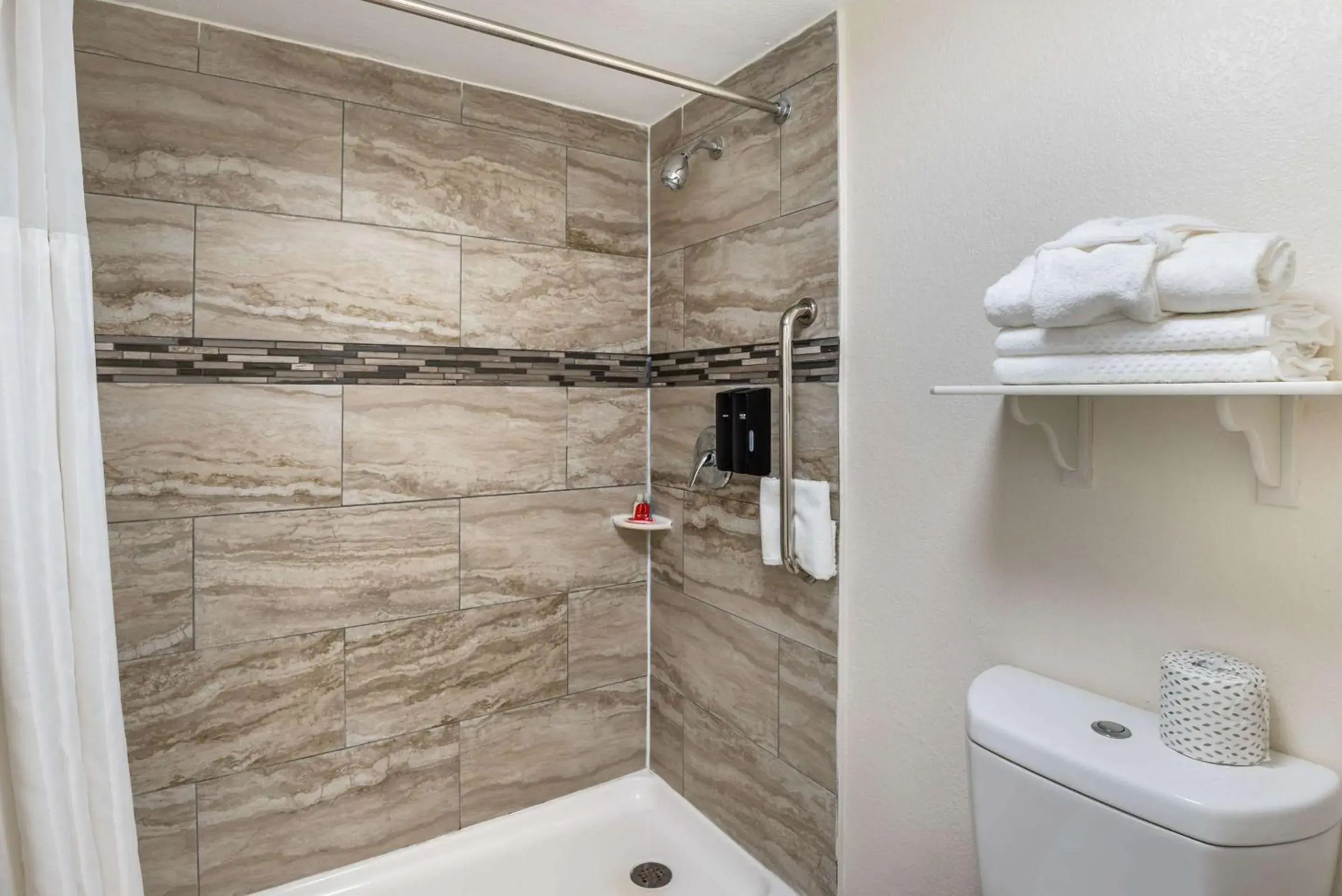 Bedroom in Days Inn by Wyndham Richmond/South Bedroom in Days Inn by Wyndham Richmond/South