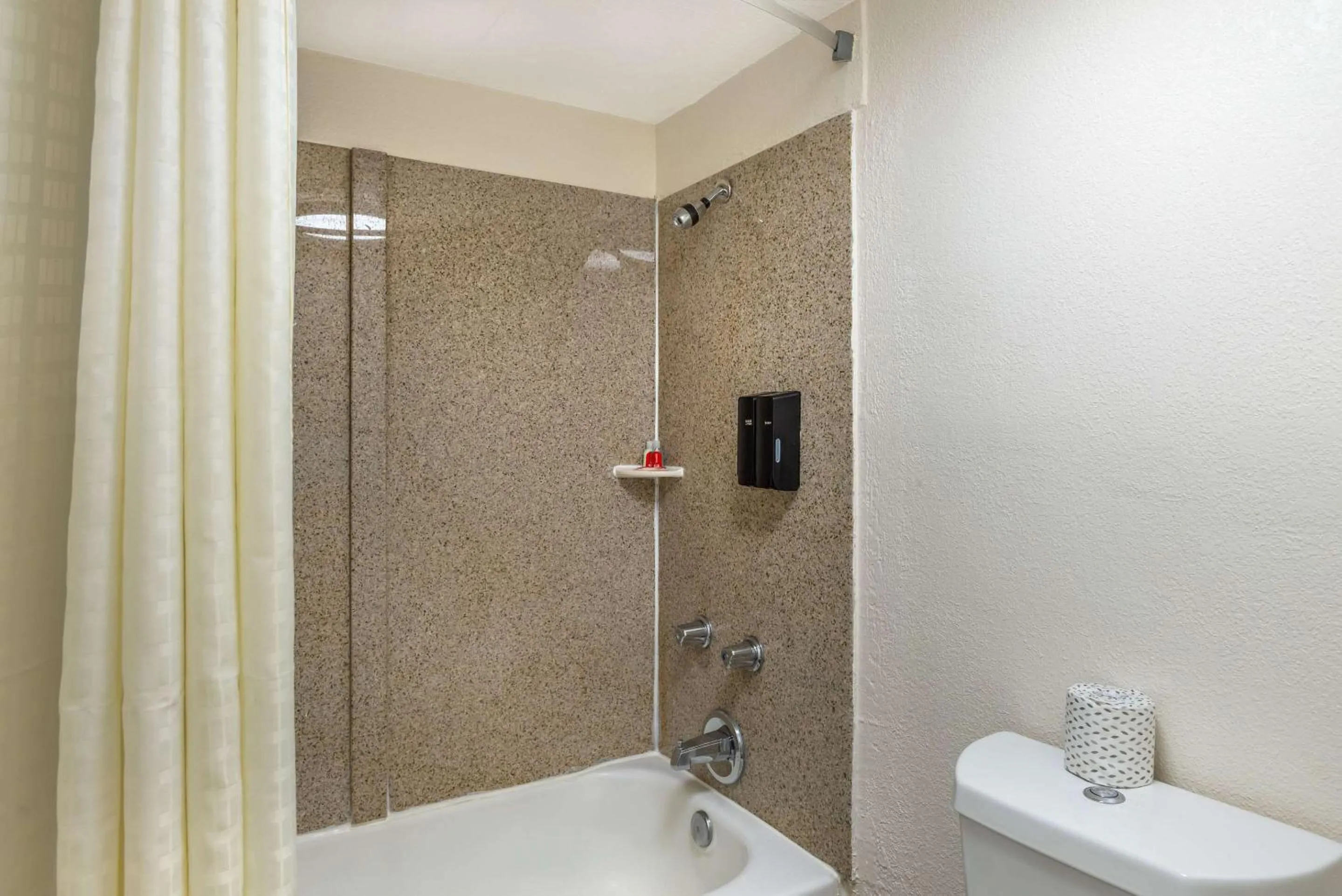 Bedroom in Days Inn by Wyndham Richmond/South