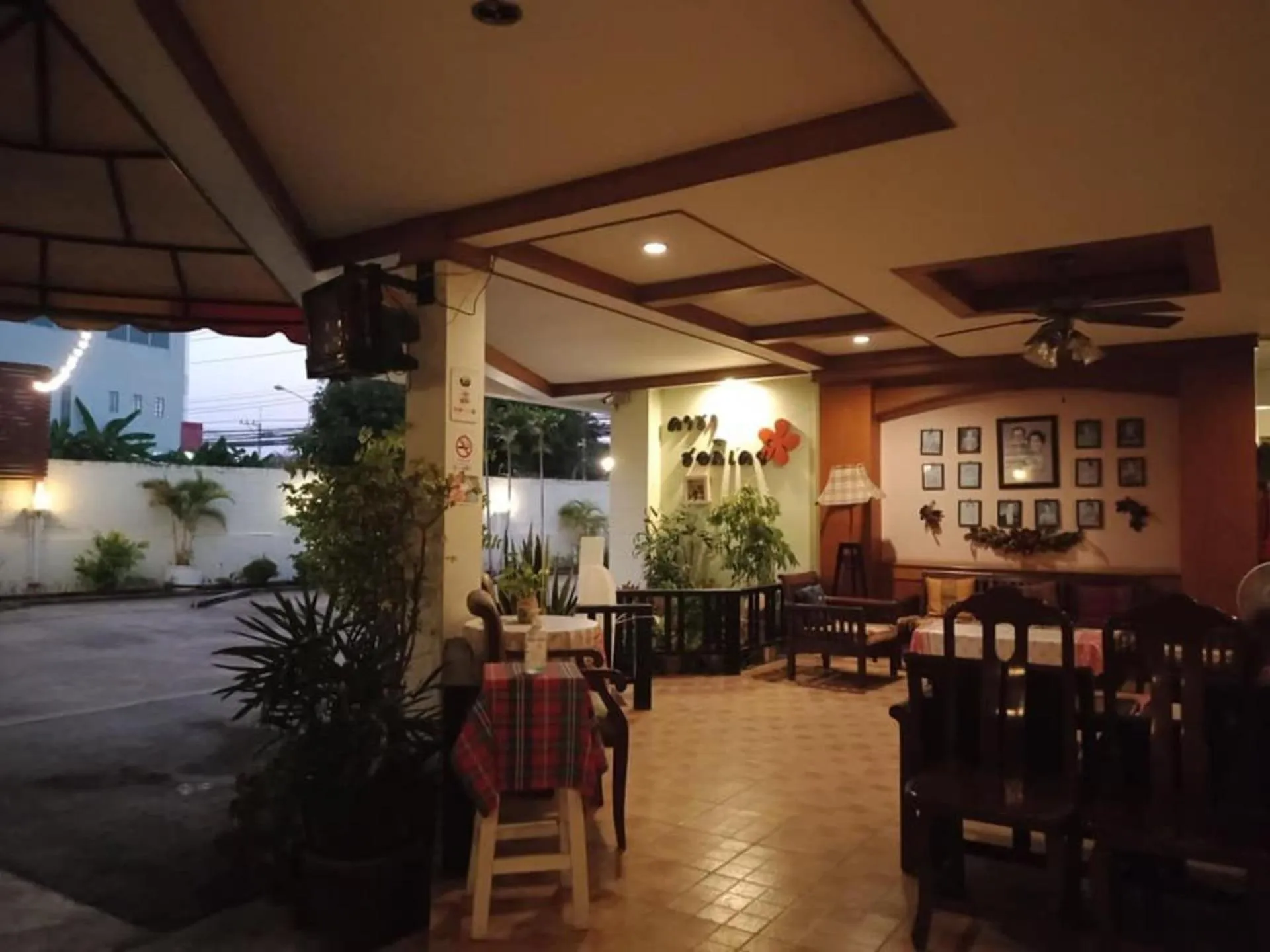 Restaurant/places to eat in Casa Holiday Hotel SHA