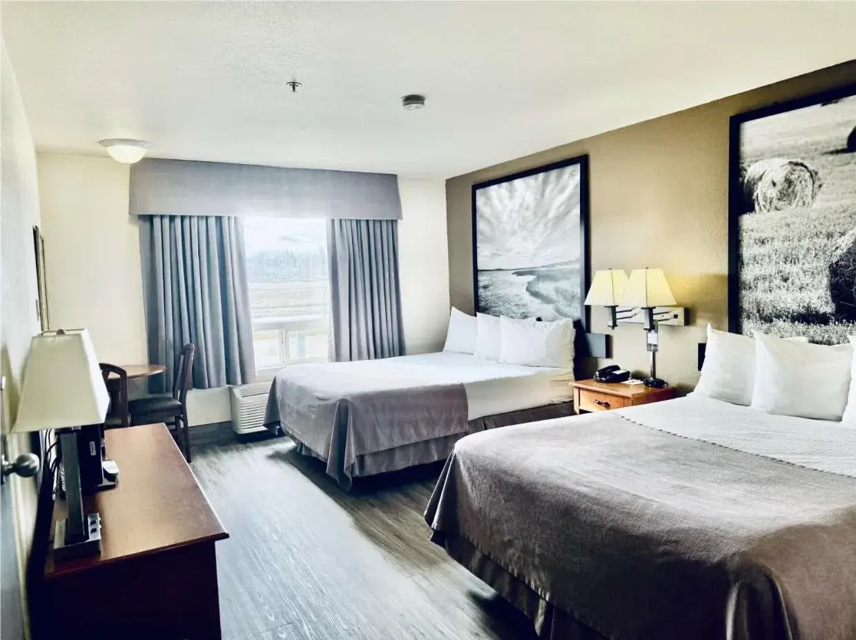 Queen Room with Two Queen Beds - Non-Smoking in Super 8 by Wyndham Slave Lake AB Queen Room with Two Queen Beds - Non-Smoking in Super 8 by Wyndham Slave Lake AB