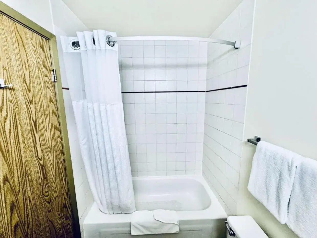 King Room with Kitchenette - Non-Smoking in Super 8 by Wyndham Slave Lake AB King Room with Kitchenette - Non-Smoking in Super 8 by Wyndham Slave Lake AB