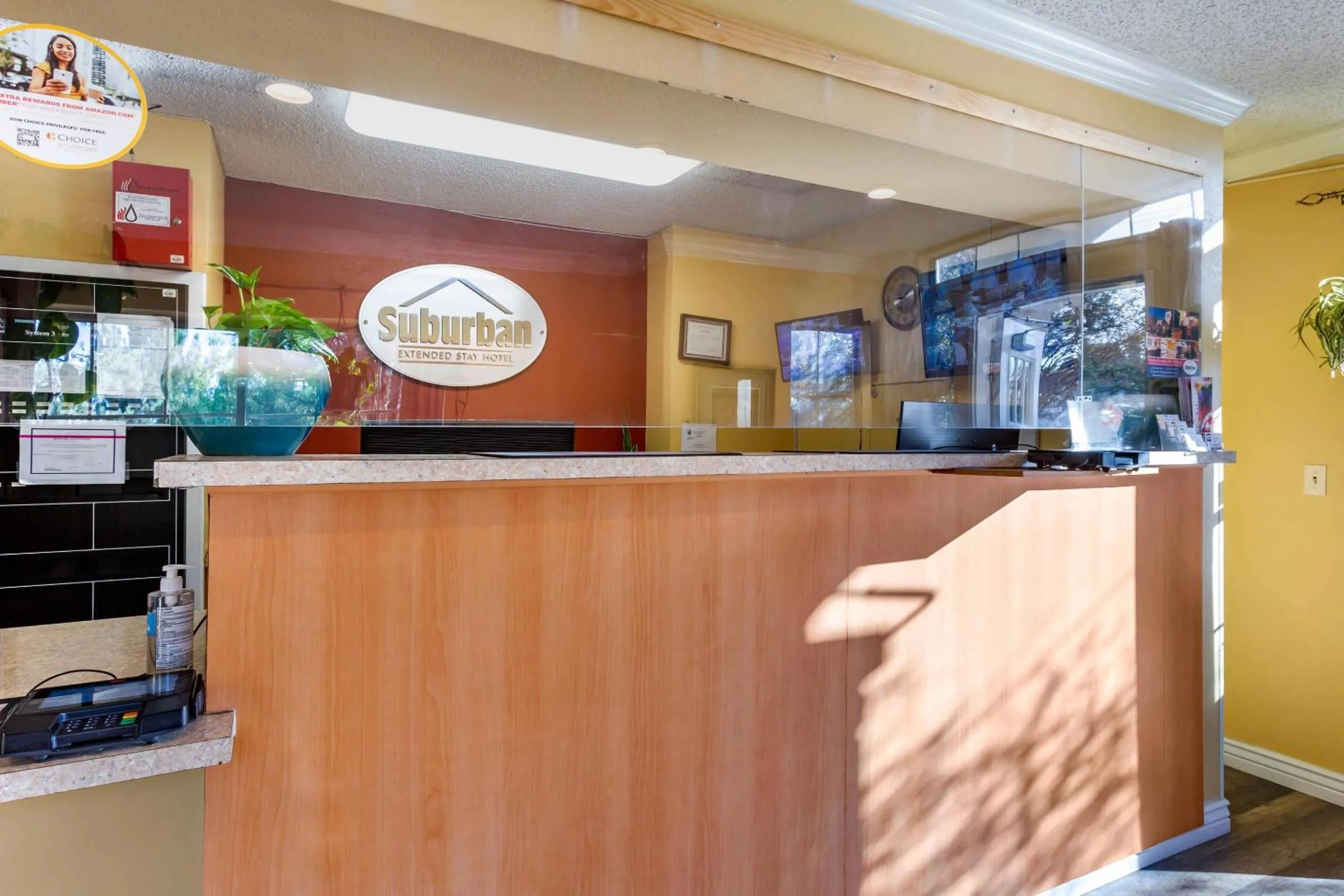 Lobby or reception in Suburban Studios Albuquerque Uptown