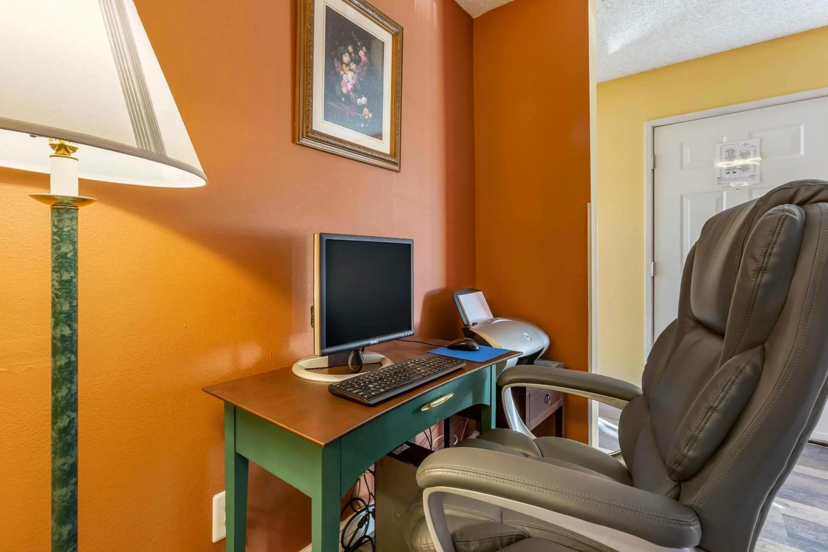Business facilities in Suburban Studios Albuquerque Uptown