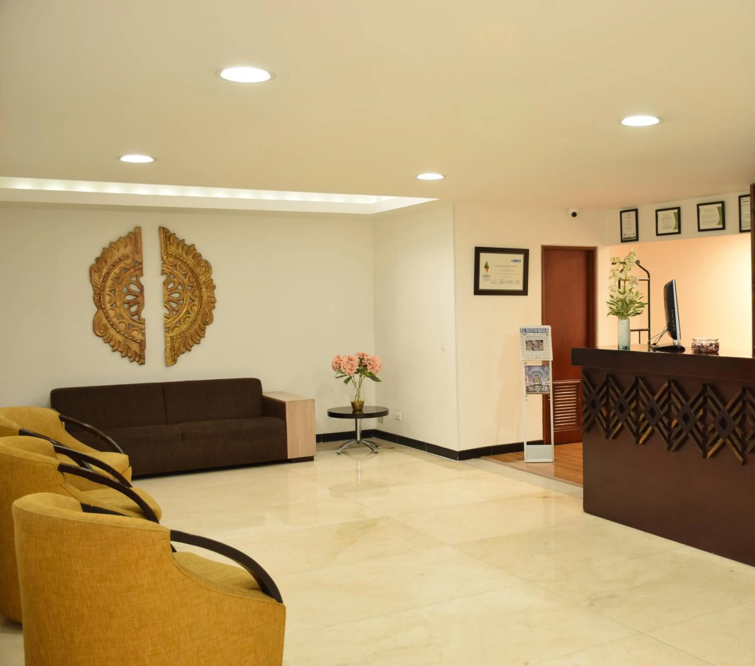 Lobby or reception in Richmond Suites Hotel