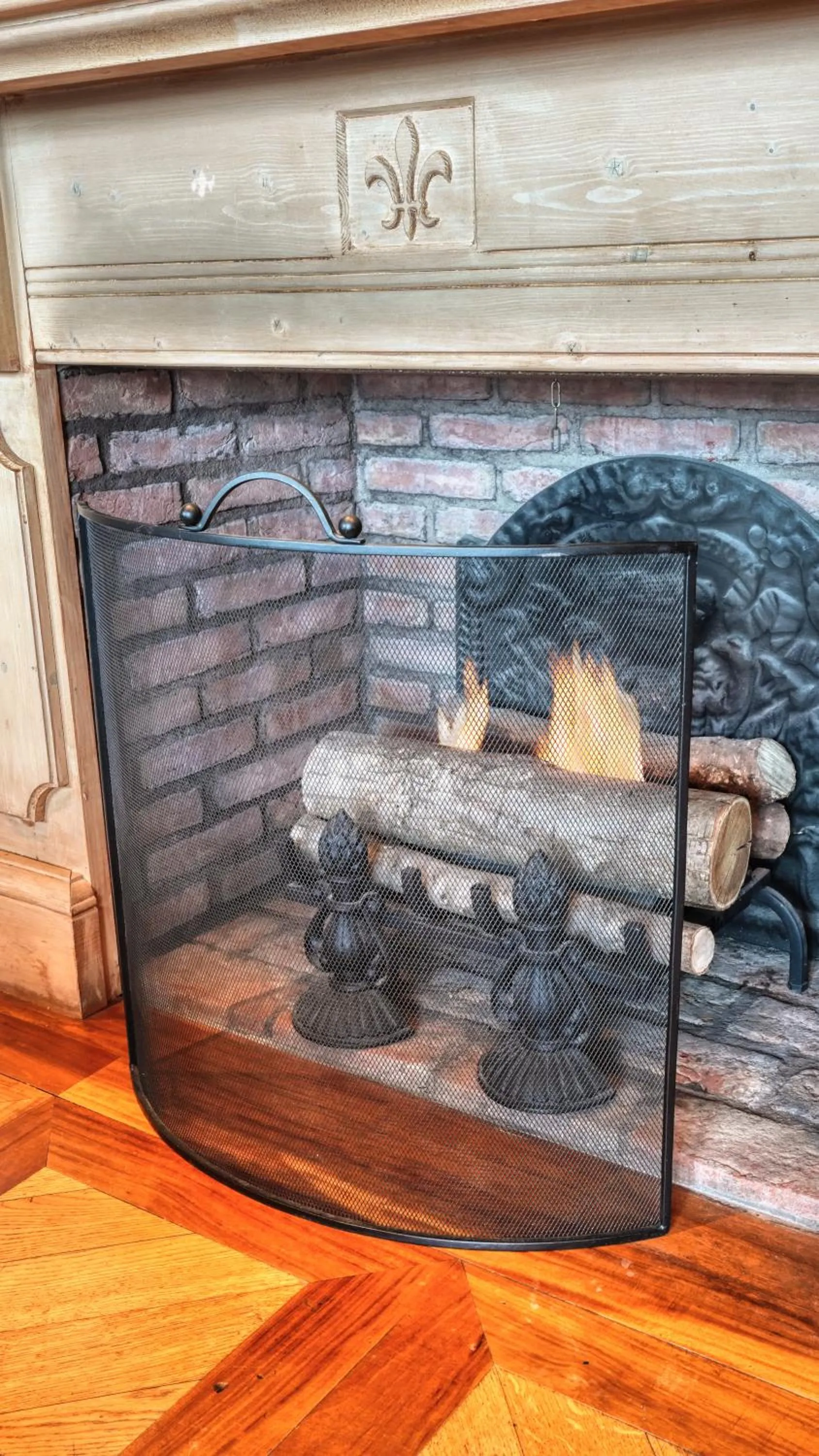 fireplace in Le Saint Joseph