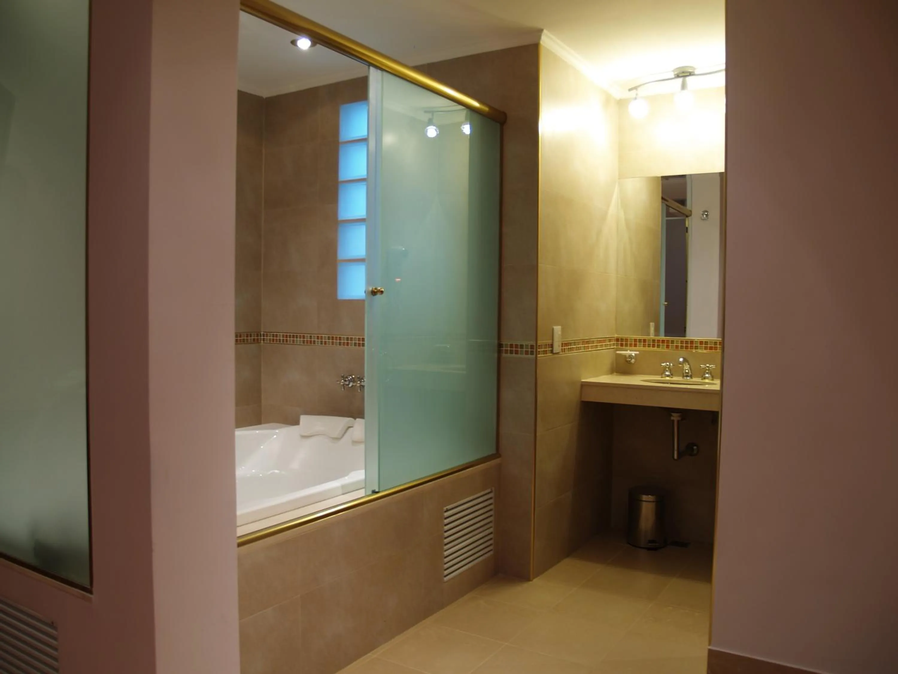 Shower in Hotel El Cabildo