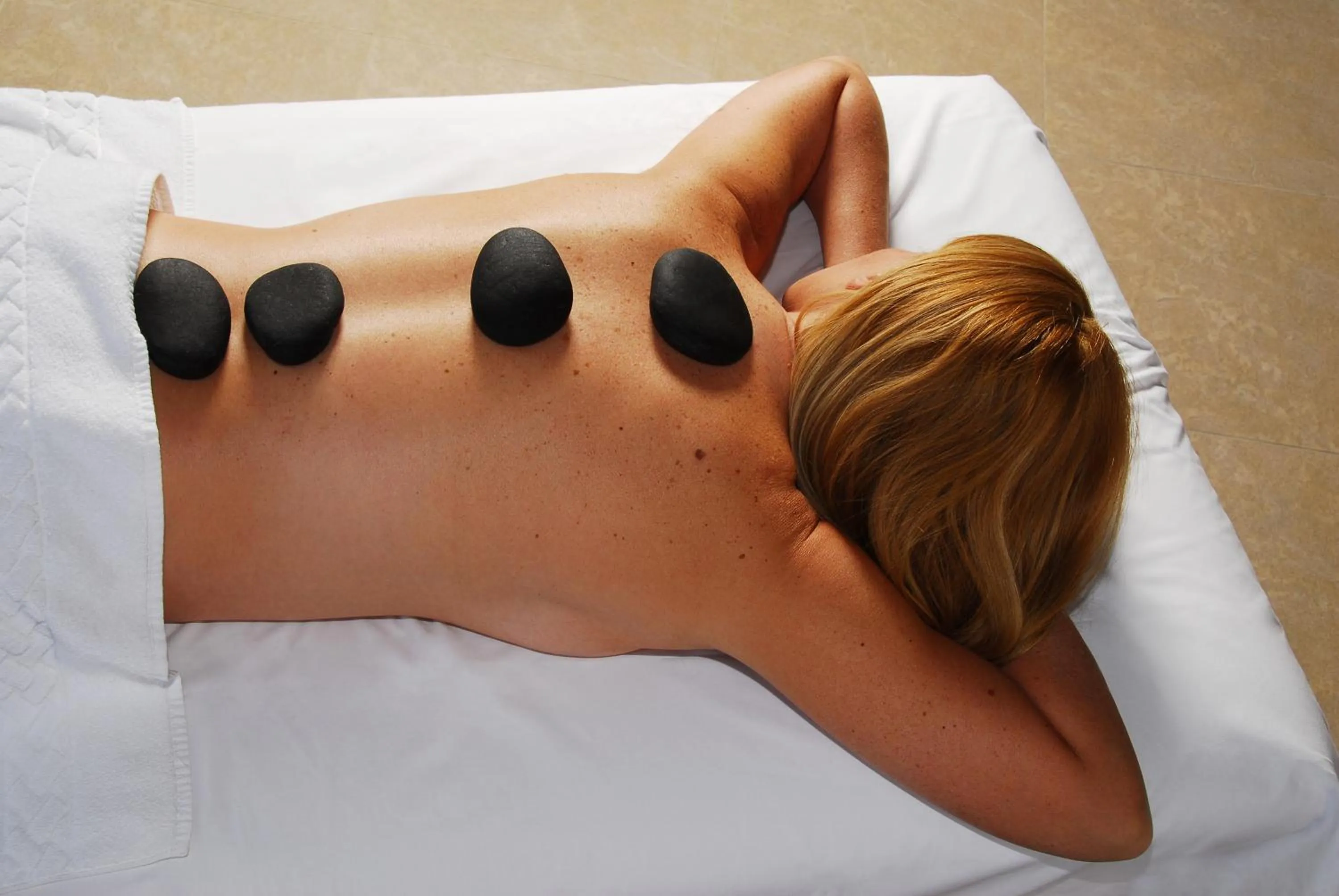 Massage in Alma Del Lago Suites & Spa