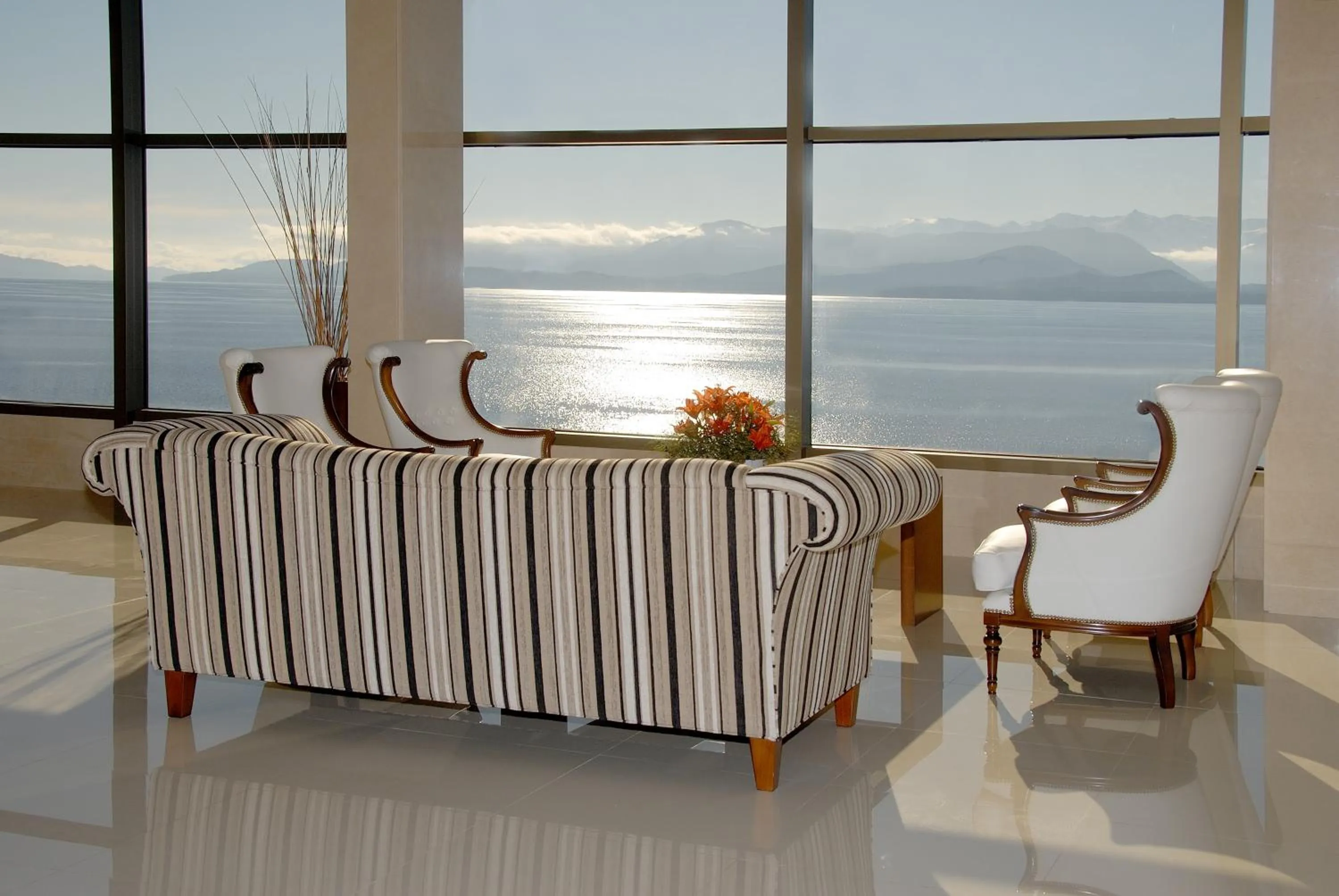 Lobby or reception in Alma Del Lago Suites & Spa