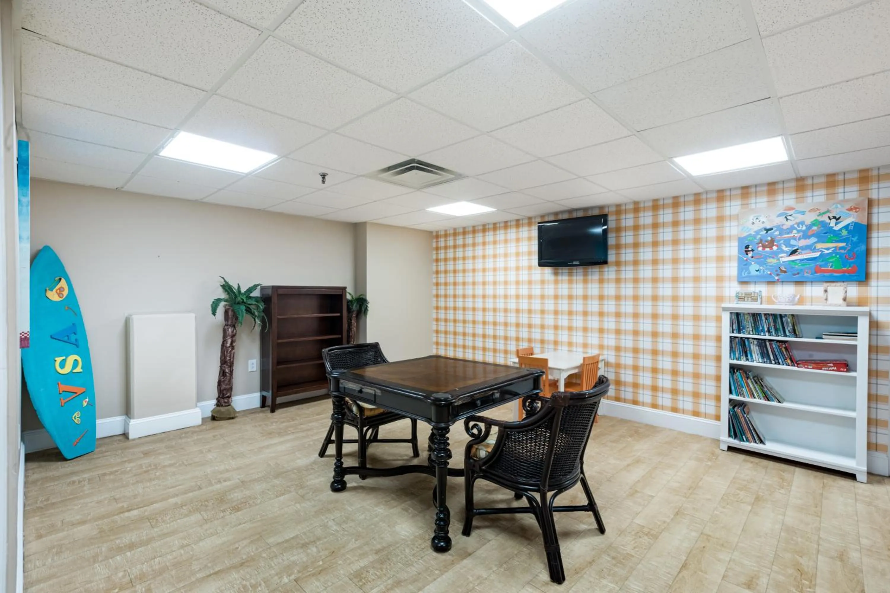 Communal lounge/ TV room in The Ocean Key Virginia Beach Resort