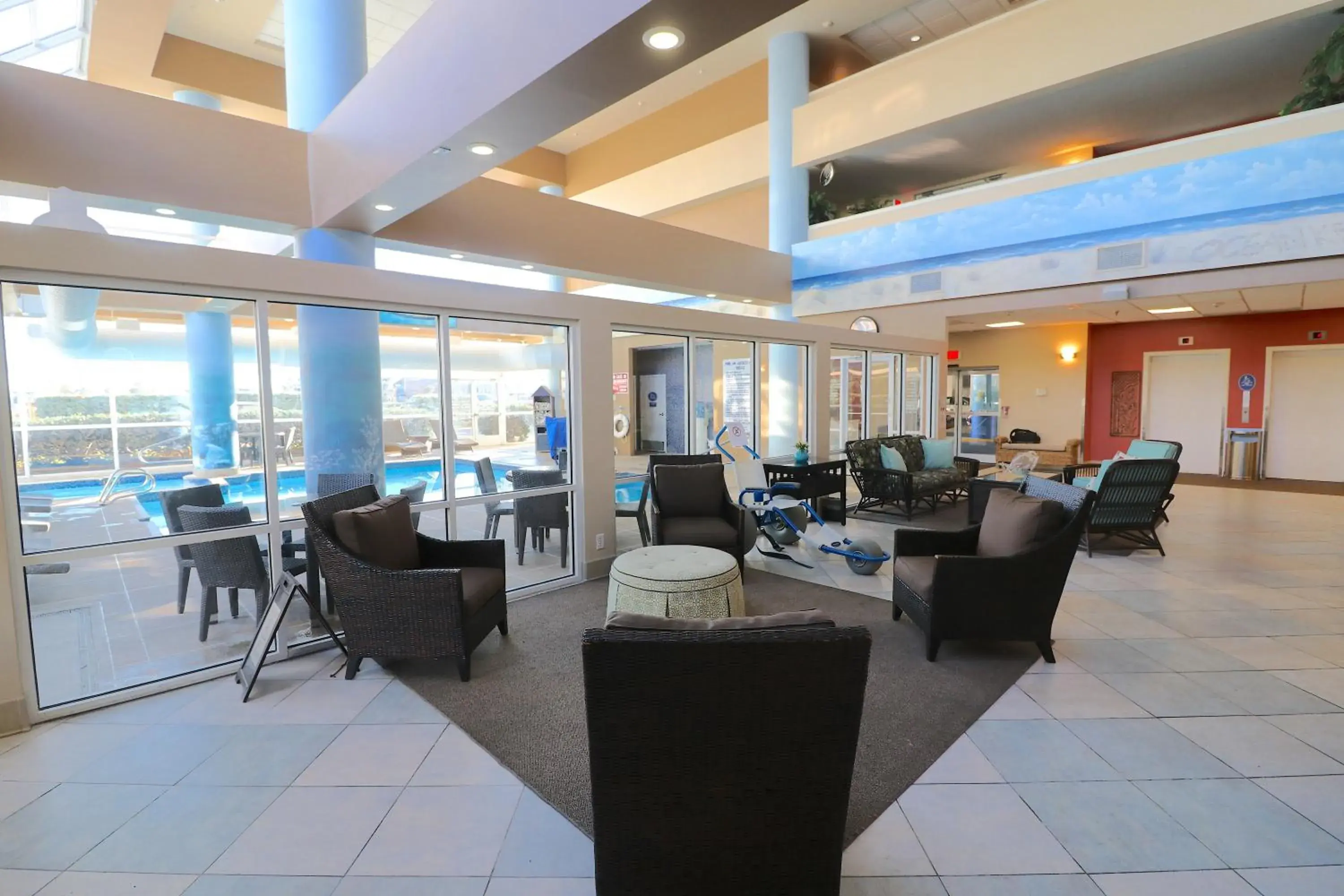 Communal lounge/ TV room, Restaurant/Places to Eat in Ocean Key Resort