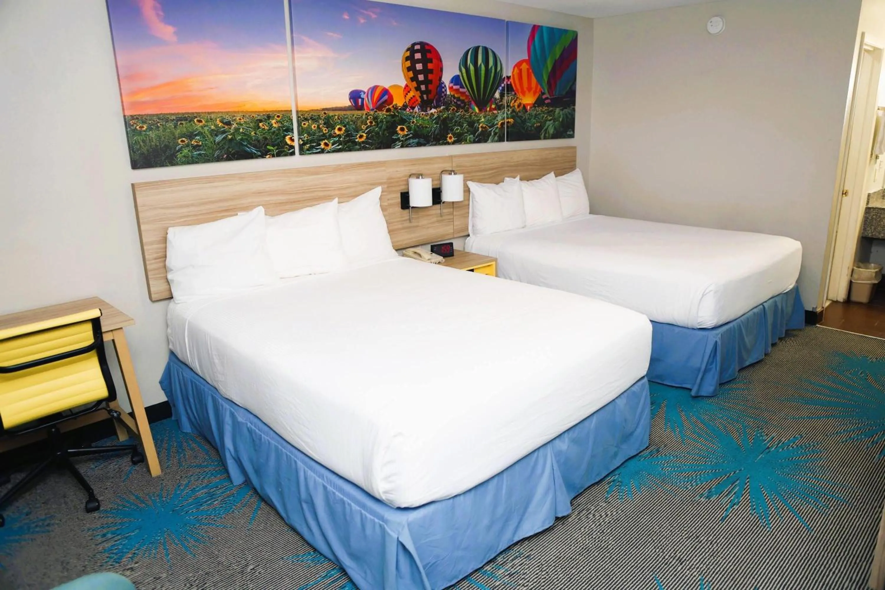 Photo of the whole room, Bed in Days Inn by Wyndham East Albuquerque