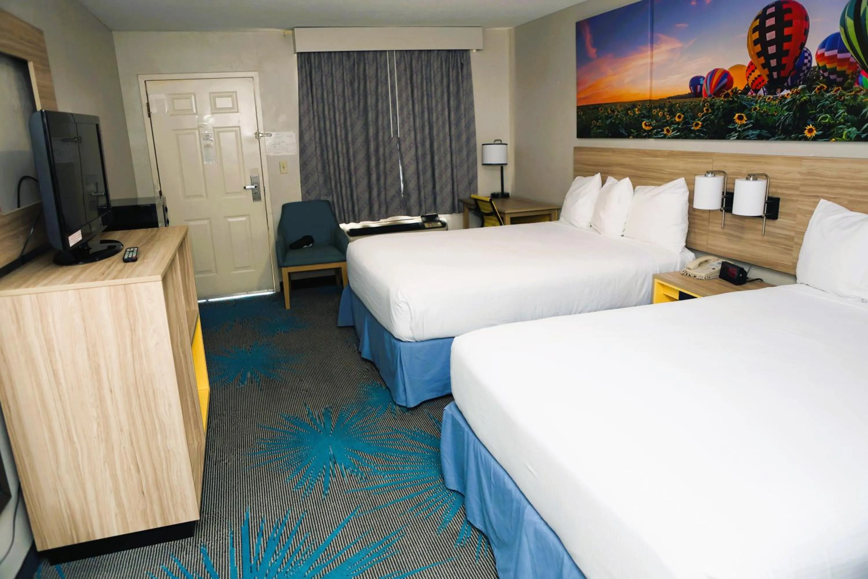 Photo of the whole room, Bed in Days Inn by Wyndham East Albuquerque