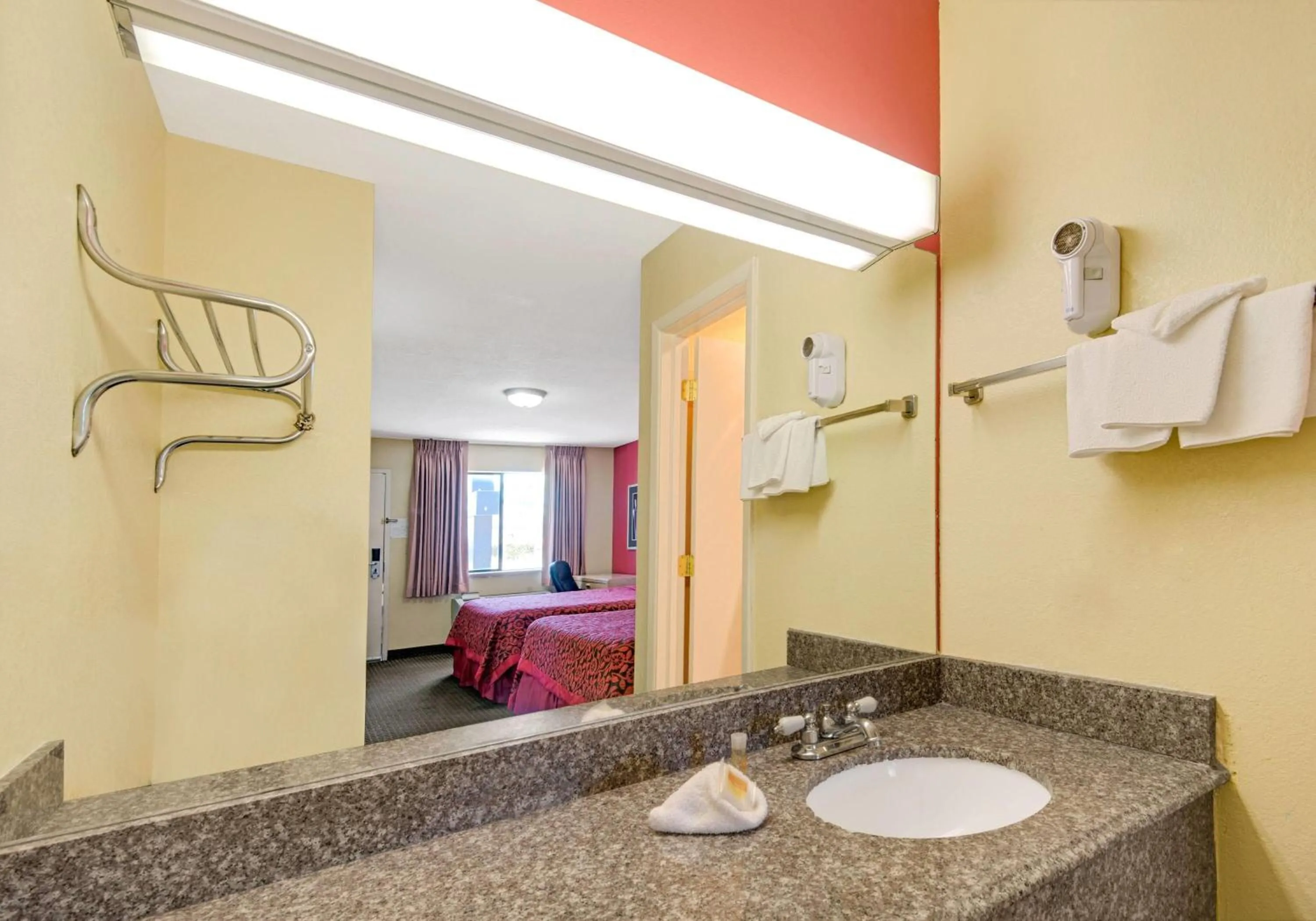 Photo of the whole room, Bed in Days Inn by Wyndham East Albuquerque