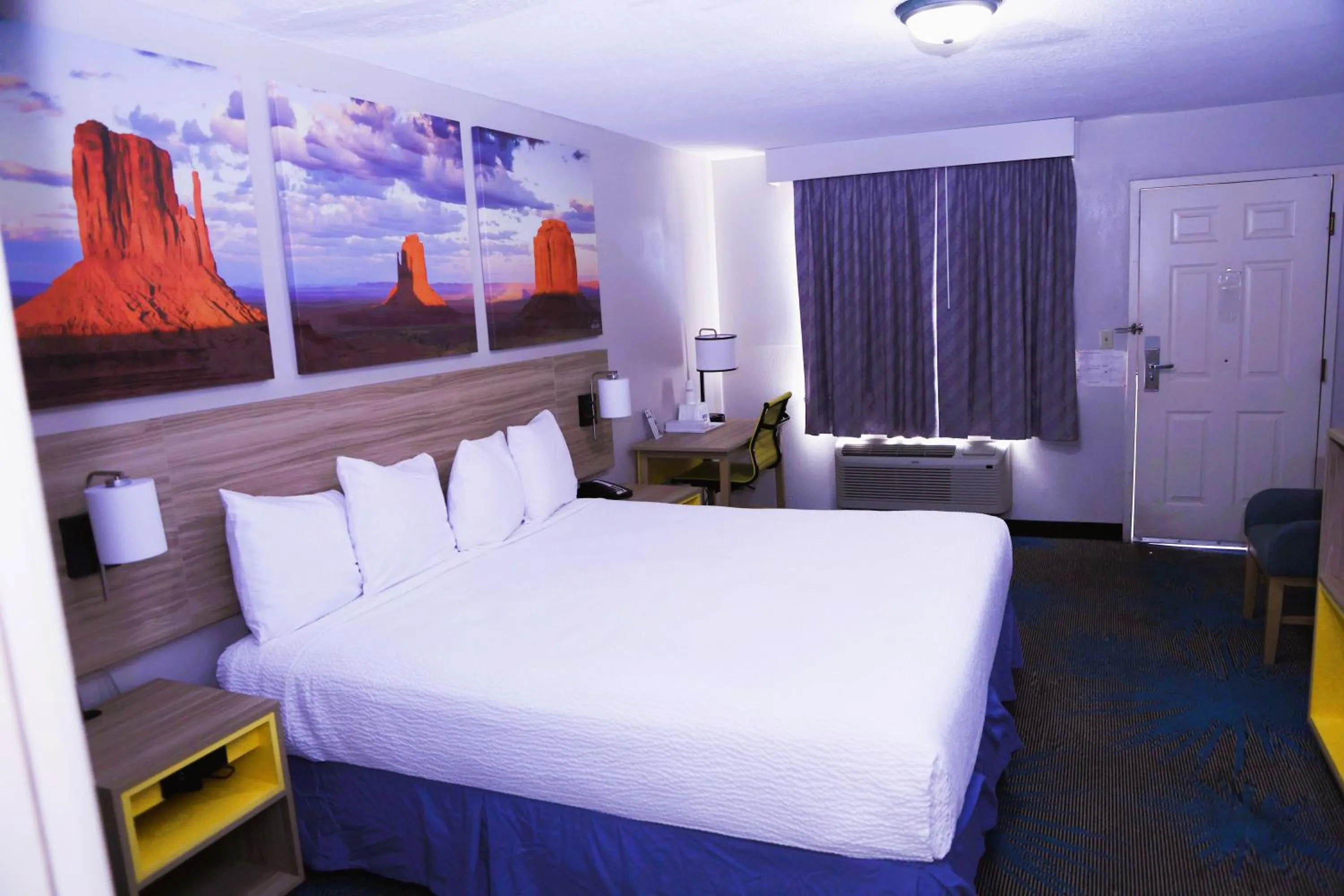 Photo of the whole room, Bed in Days Inn by Wyndham East Albuquerque