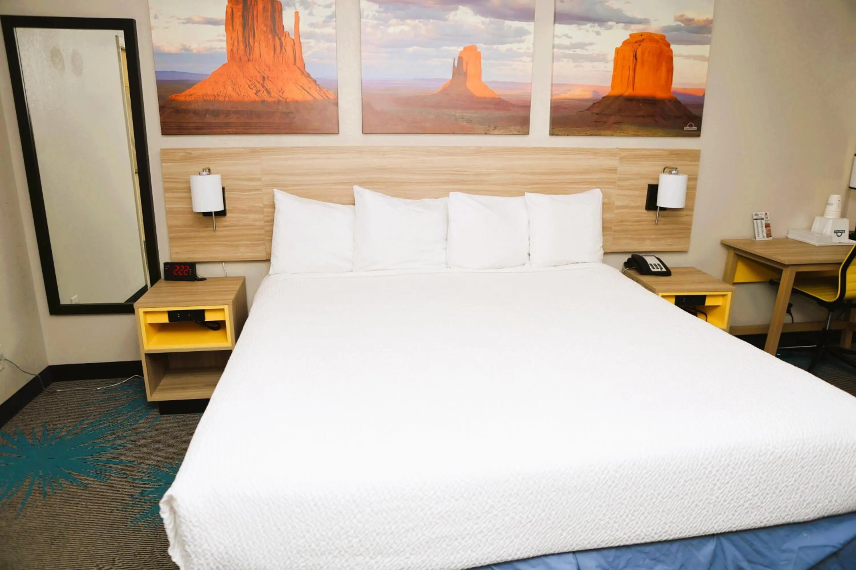 Photo of the whole room, Bed in Days Inn by Wyndham East Albuquerque