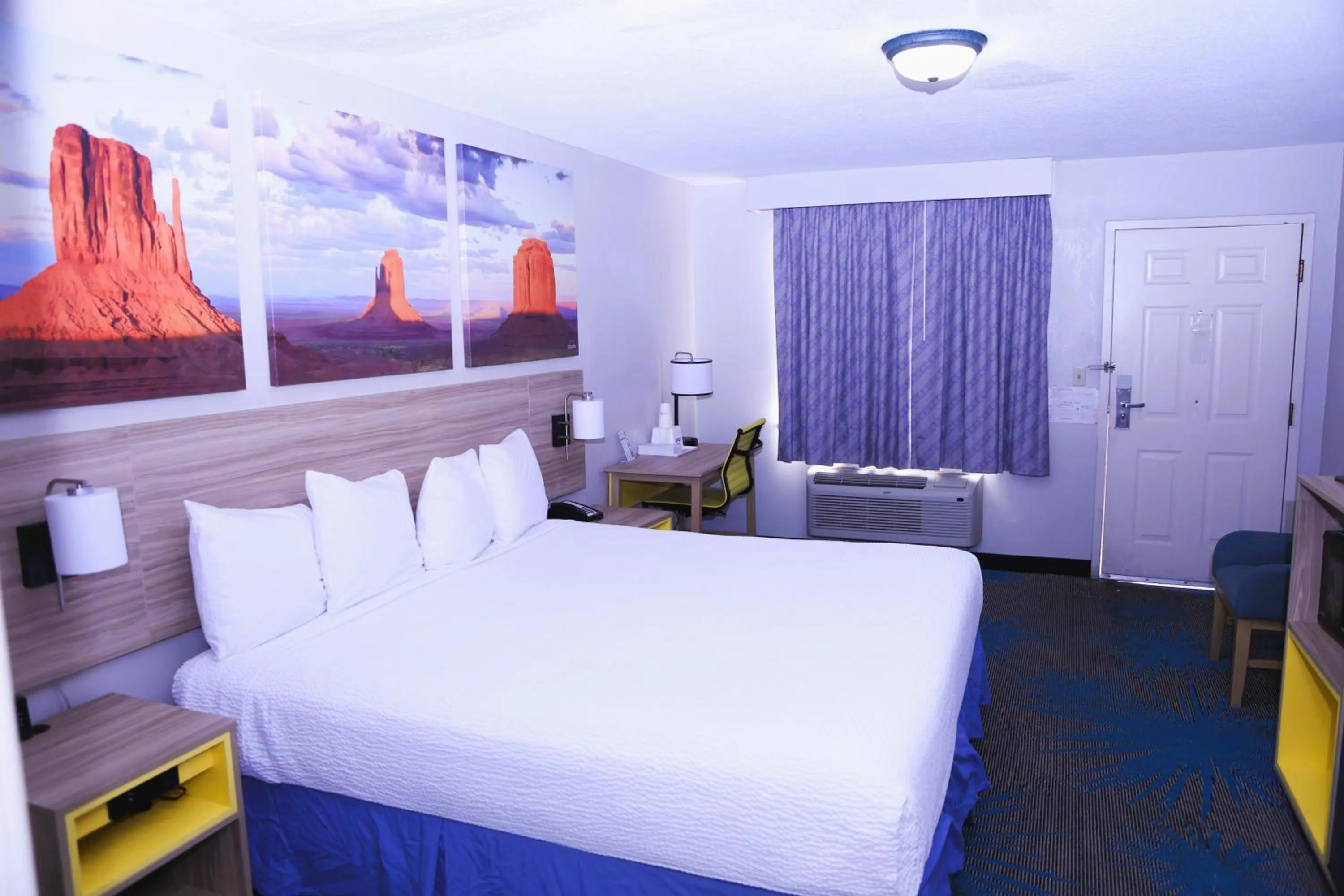 Photo of the whole room, Bed in Days Inn by Wyndham East Albuquerque