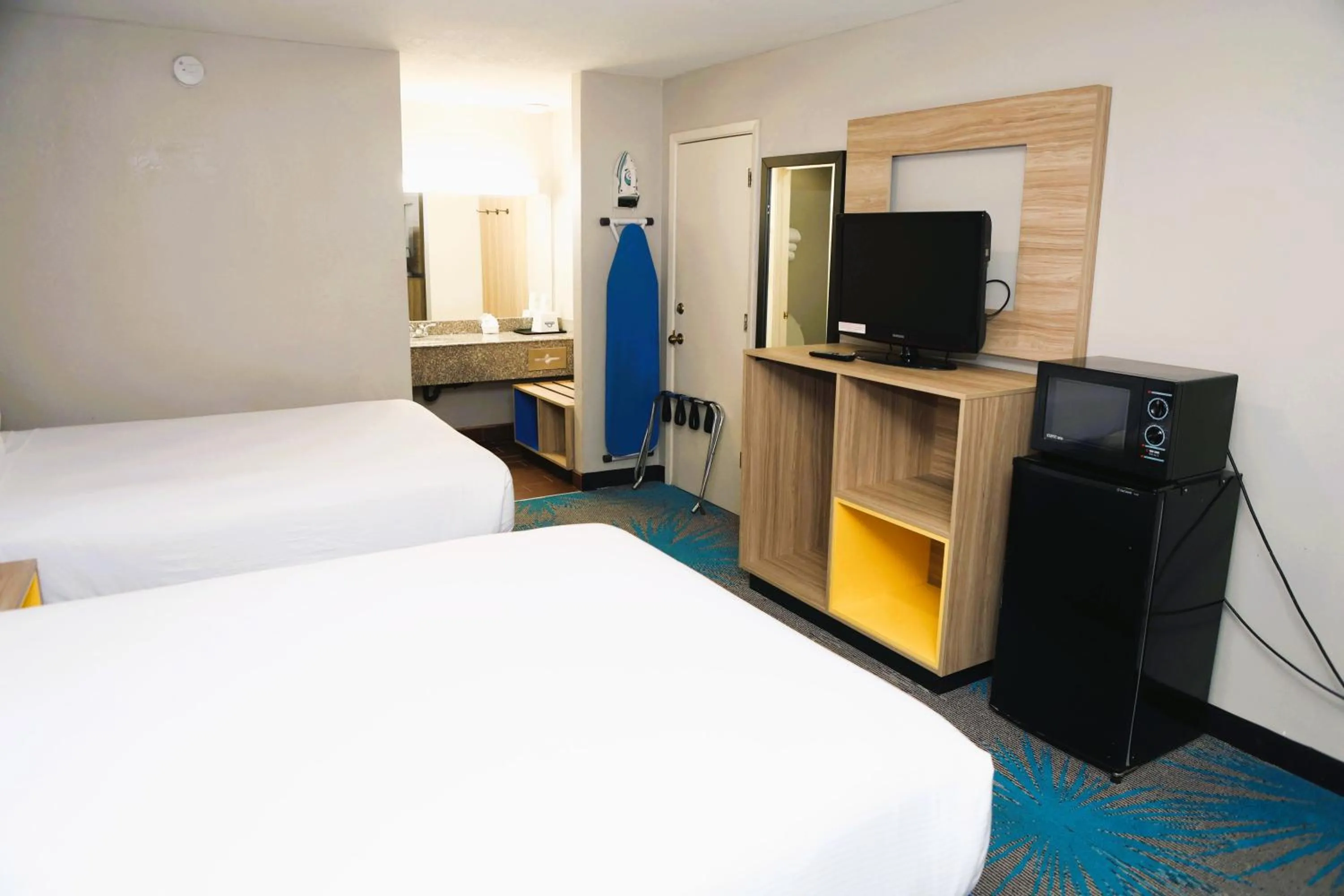 Photo of the whole room, Bed in Days Inn by Wyndham East Albuquerque