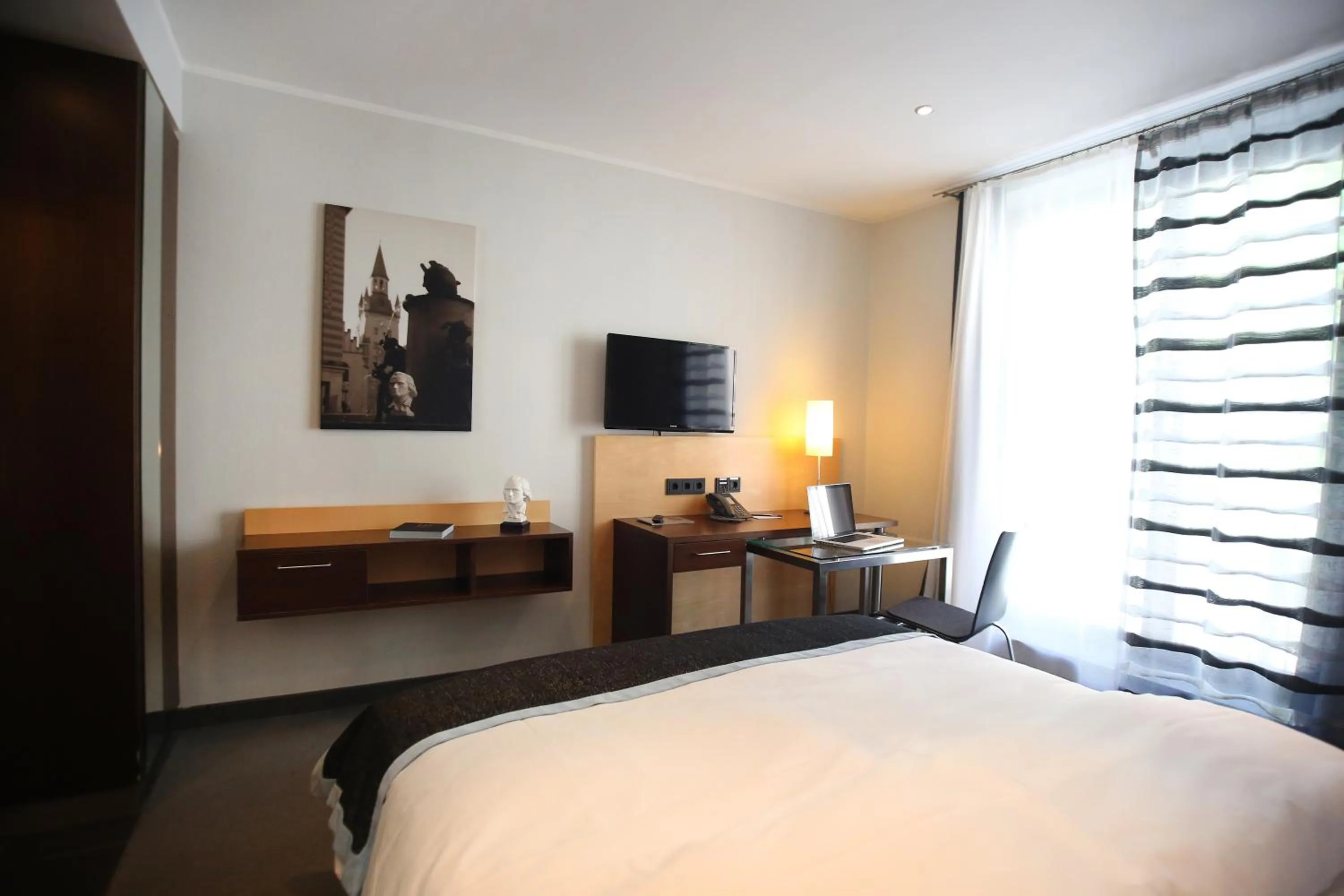 Bedroom, Bed in Schiller 5 Hotel