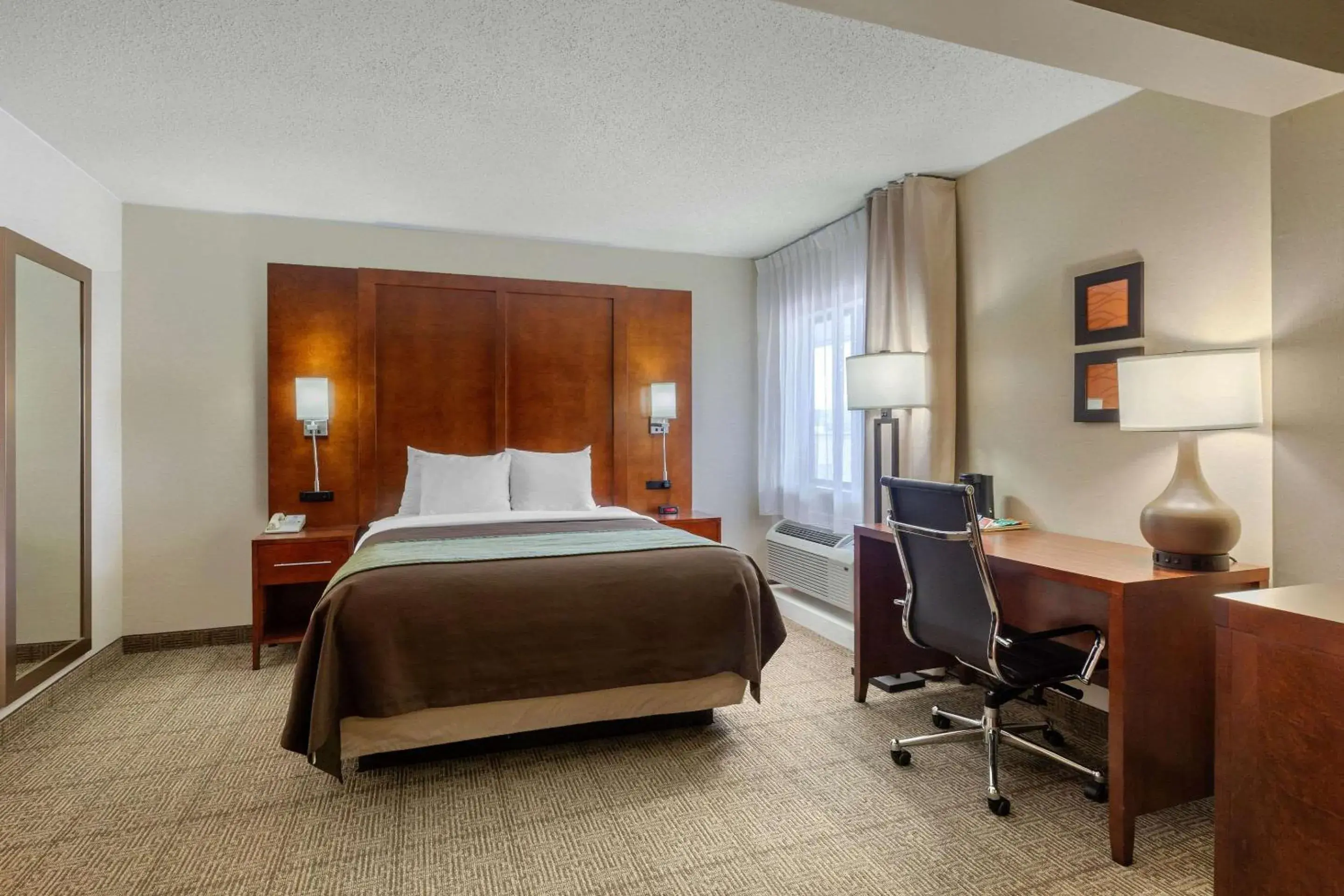 Bedroom, Bed in Comfort Inn Trolley Square Bedroom, Bed in Comfort Inn Trolley Square