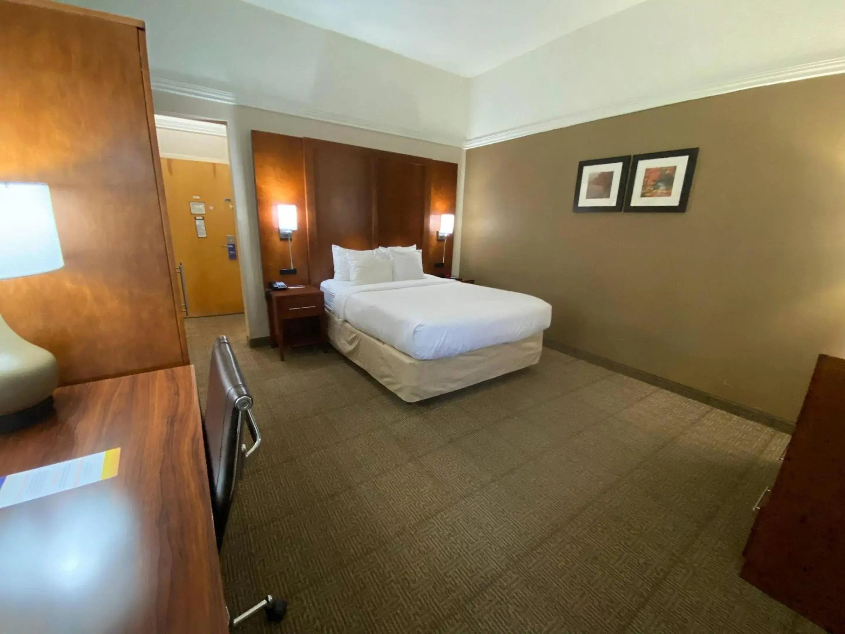 Bedroom, Bed in Comfort Inn Rutland - Killington Bedroom, Bed in Comfort Inn Rutland - Killington