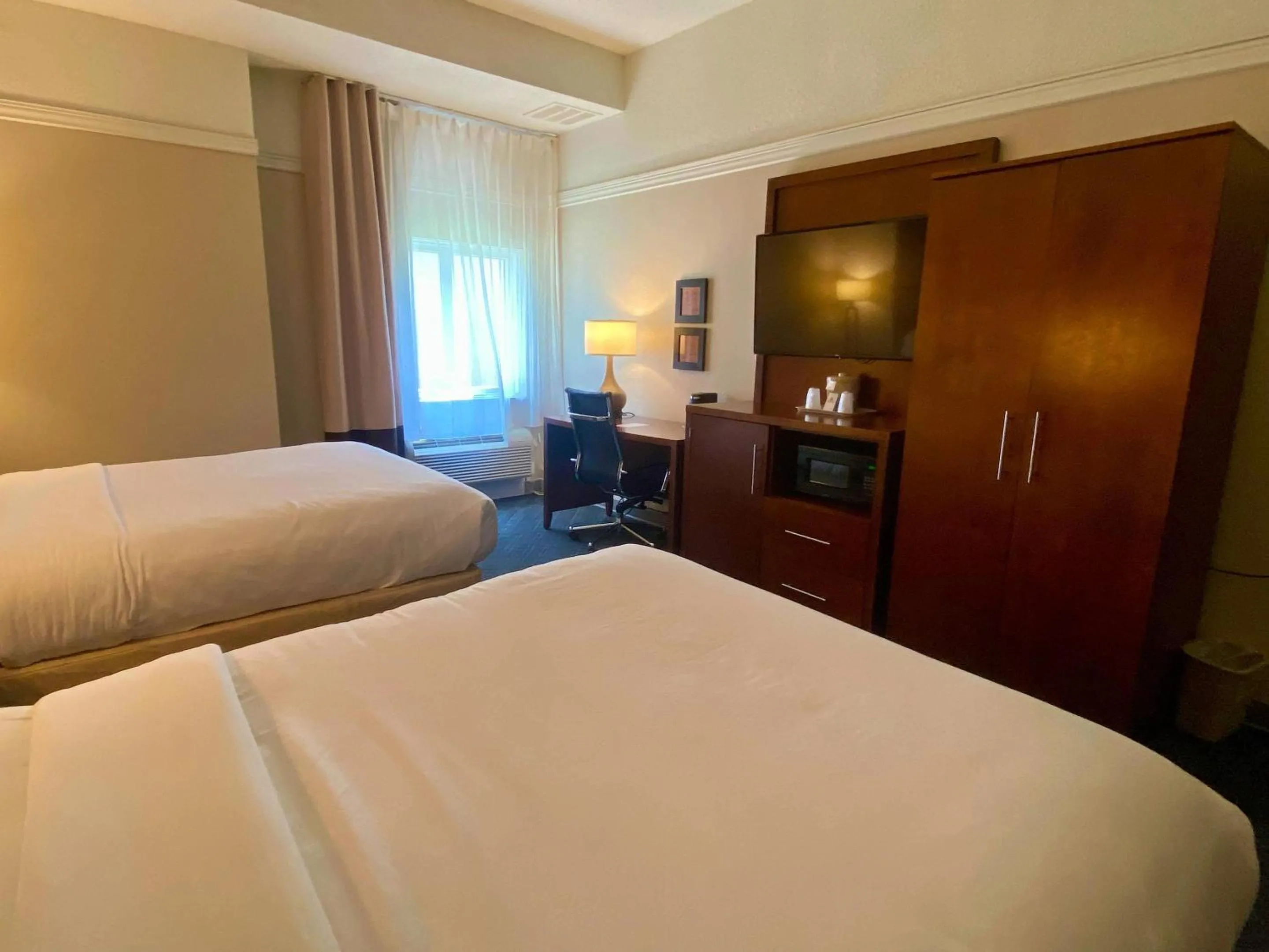 Bedroom, Bed in Comfort Inn Rutland - Killington