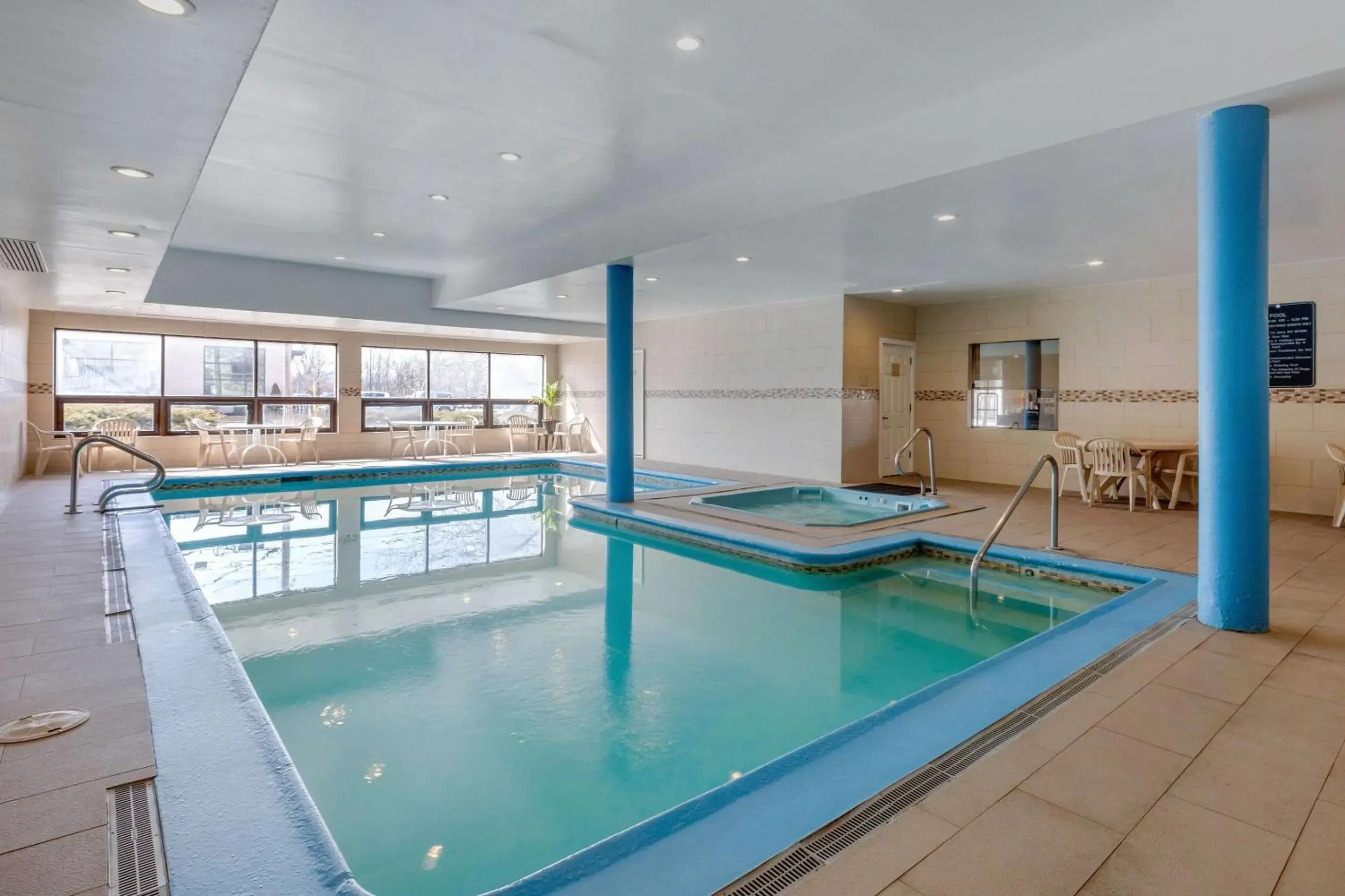 Swimming pool in Comfort Inn Trolley Square Swimming pool in Comfort Inn Trolley Square