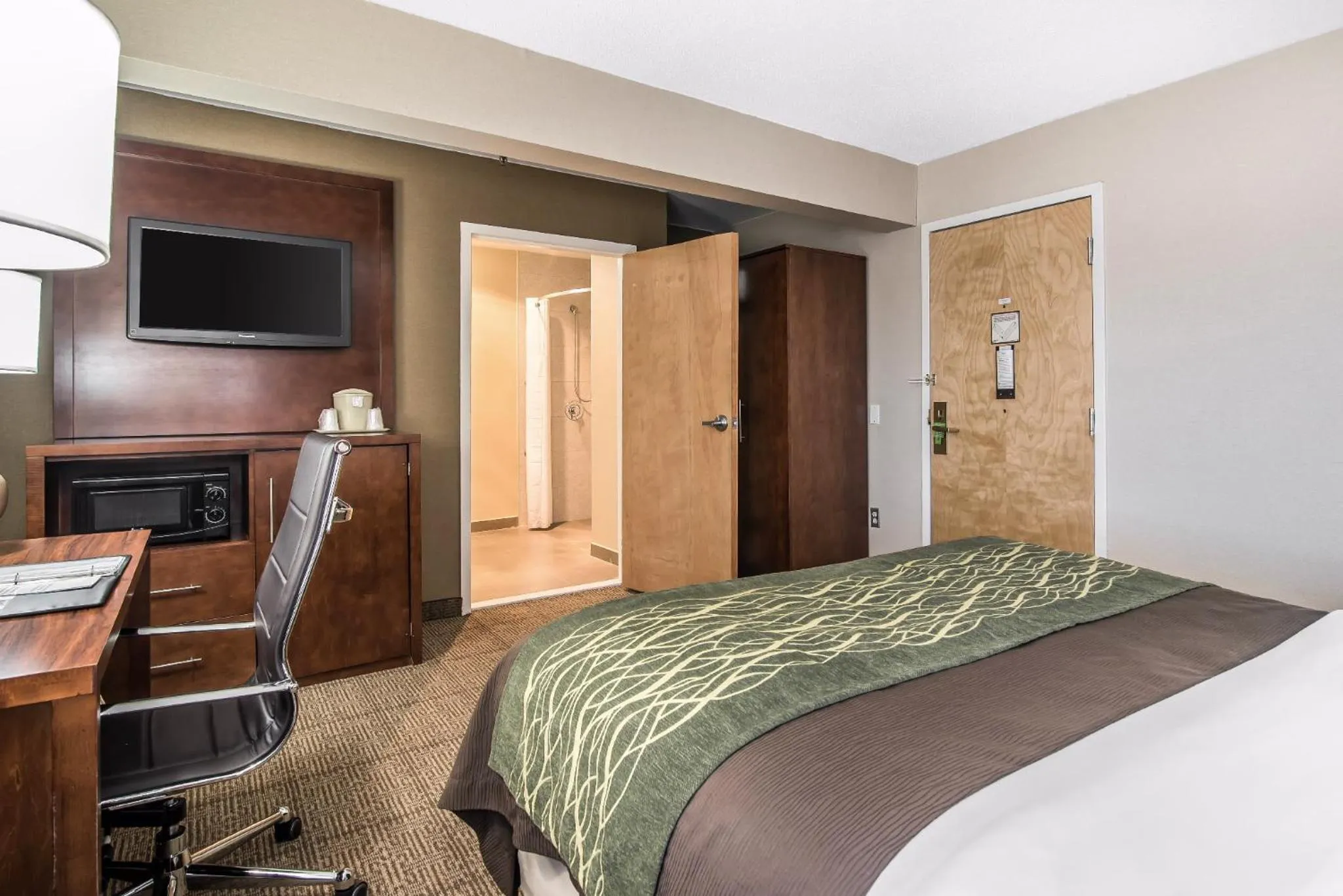 Photo of the whole room, Bed in Comfort Inn Rutland - Killington