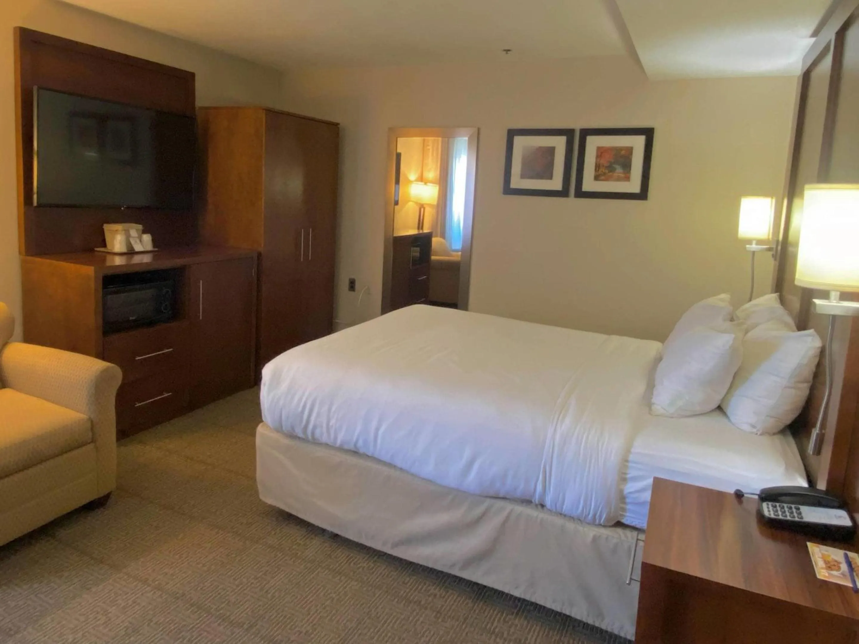 Bedroom, Bed in Comfort Inn Rutland - Killington