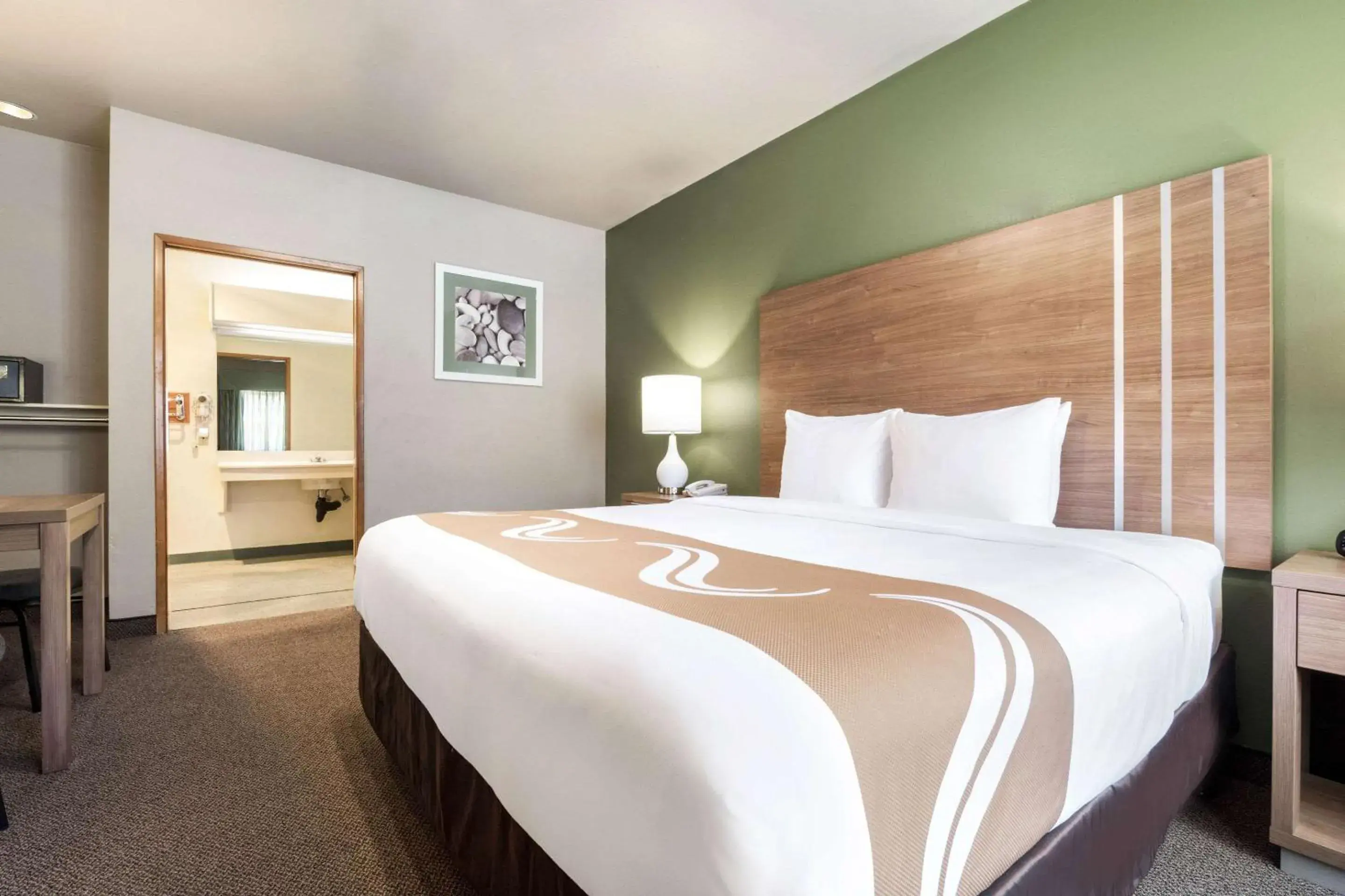 Photo of the whole room, Bed in Quality Inn & Suites Bainbridge Island Photo of the whole room, Bed in Quality Inn & Suites Bainbridge Island