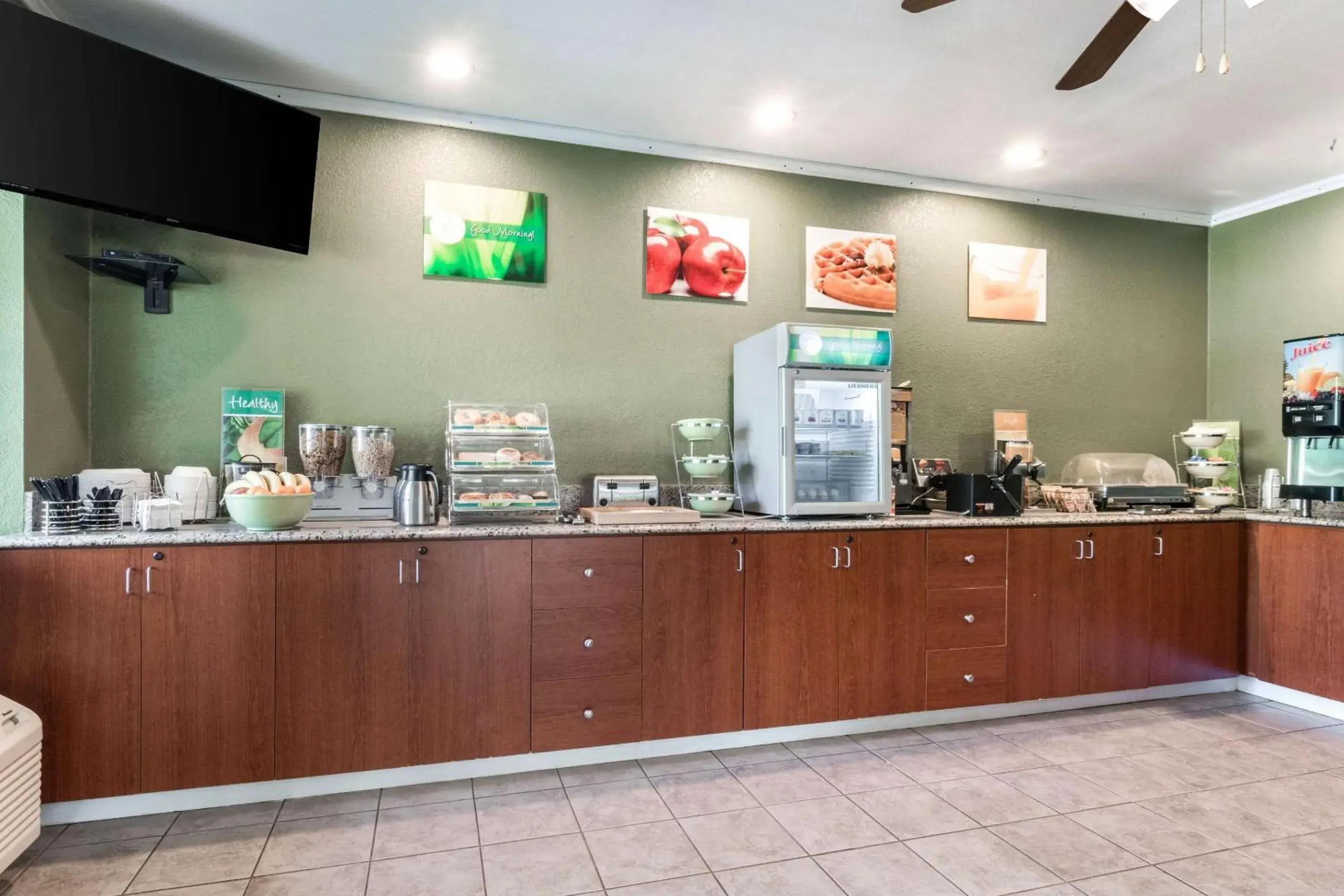Restaurant/places to eat in Quality Inn & Suites Bainbridge Island Restaurant/places to eat in Quality Inn & Suites Bainbridge Island